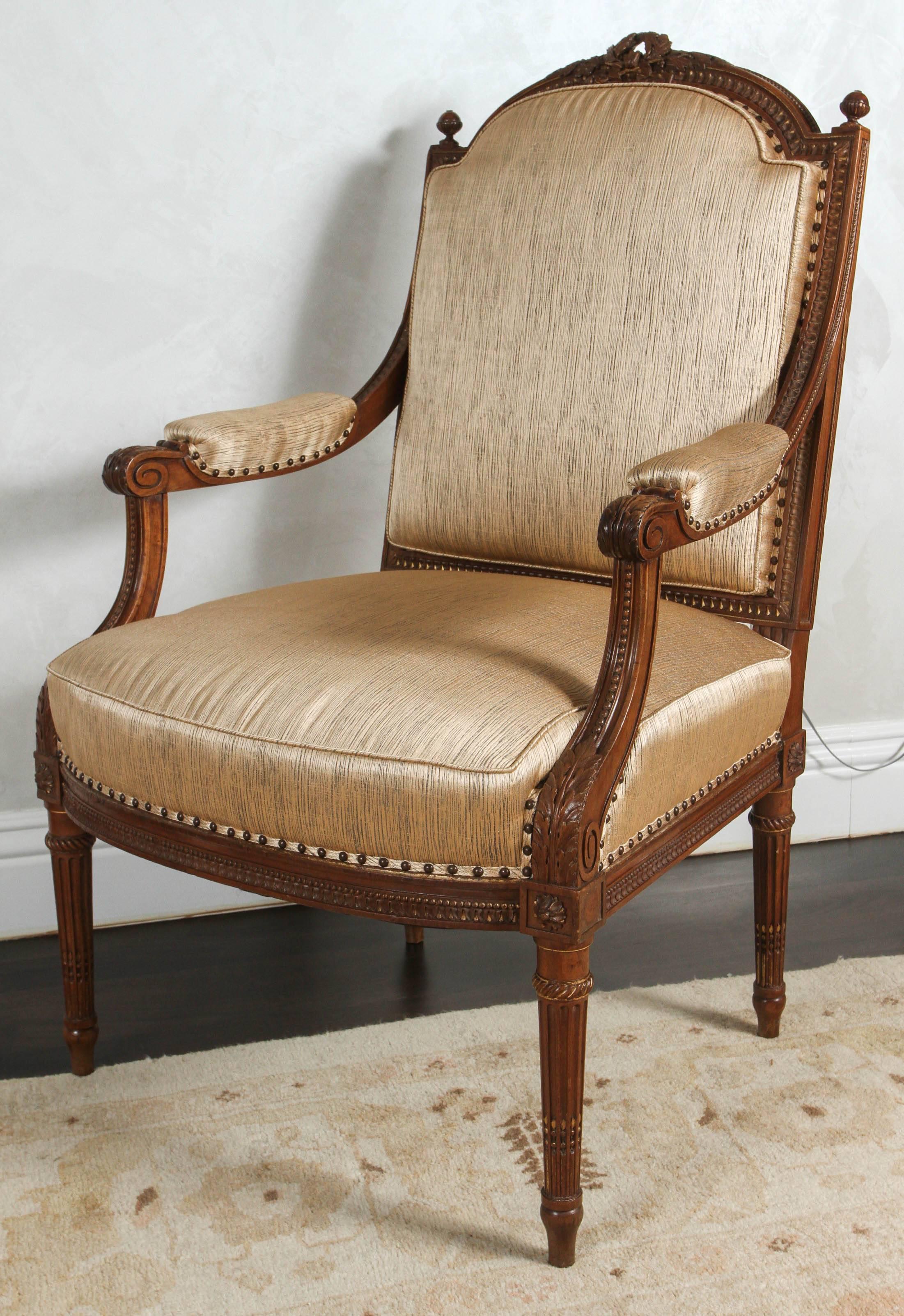 Carved Pair of 19th Century French Walnut Armchairs For Sale