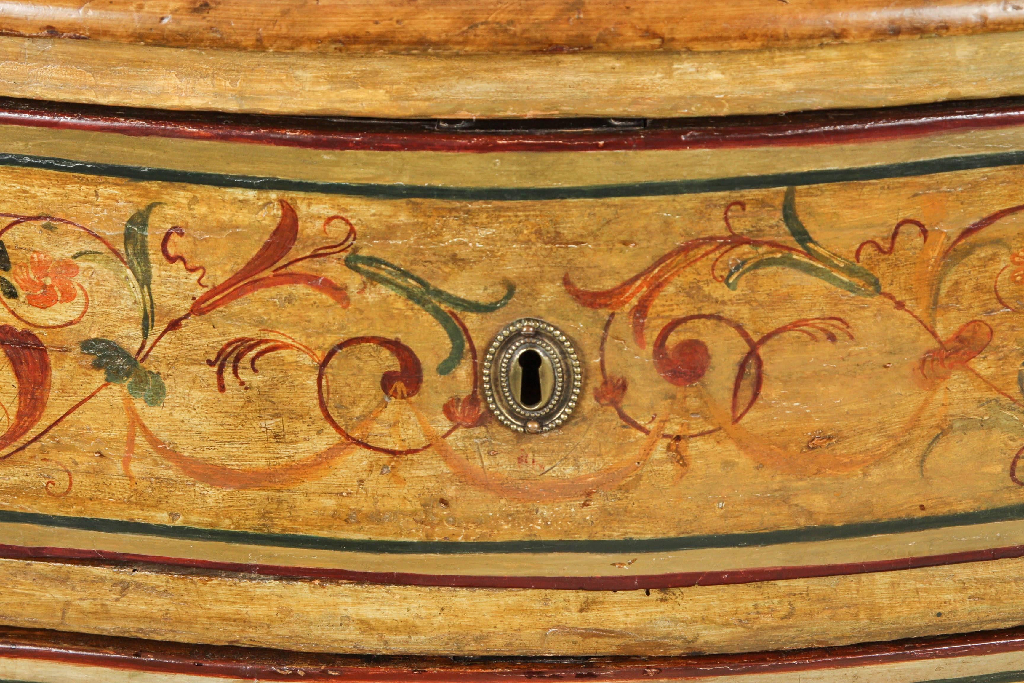 Italienische Kommode mit zwei Schubladen aus dem frühen 19. Jahrhundert (Farbe) im Angebot