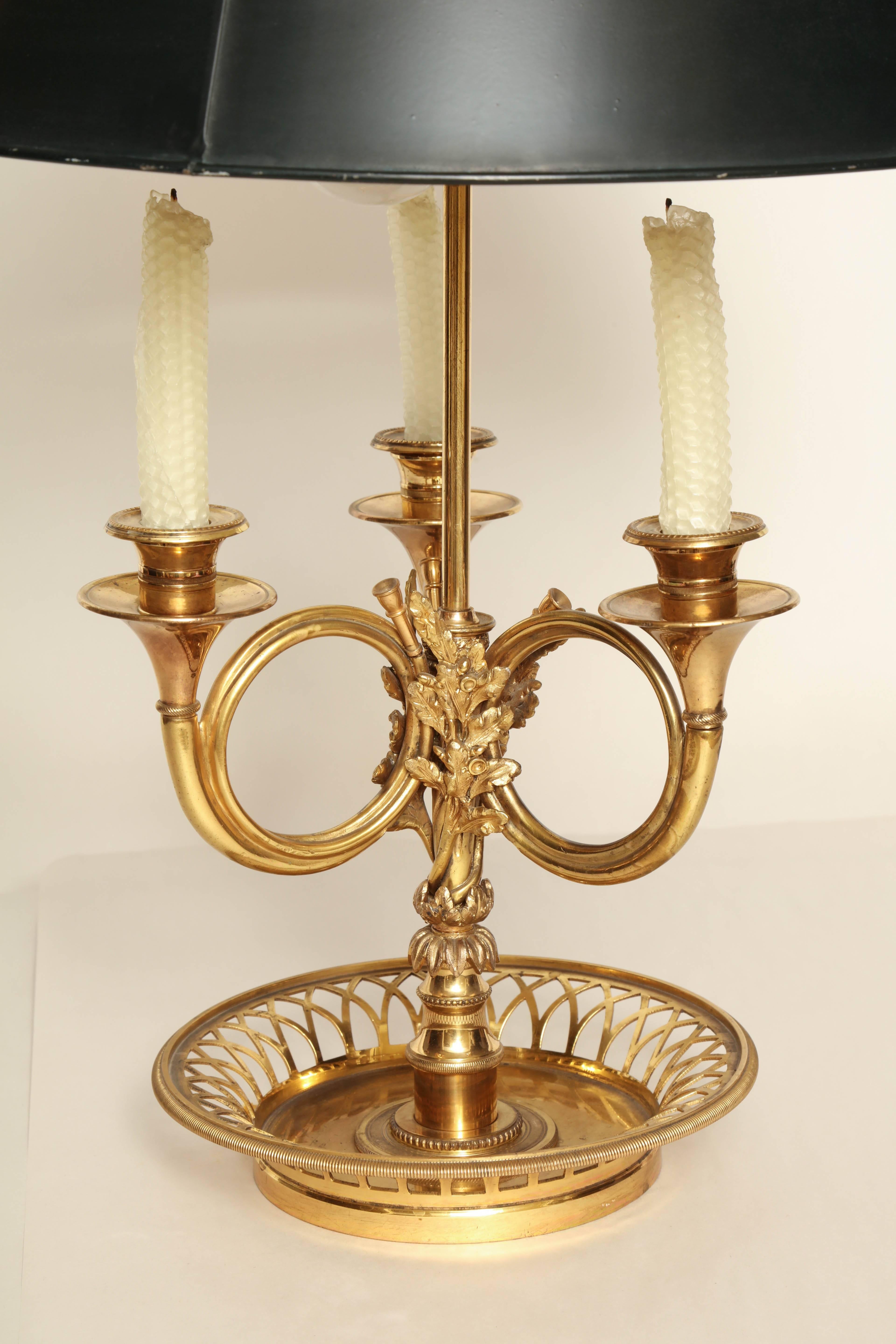 Brass Bouillotte Two-Light Table Lamp with Tole Shade In Good Condition In New York, NY