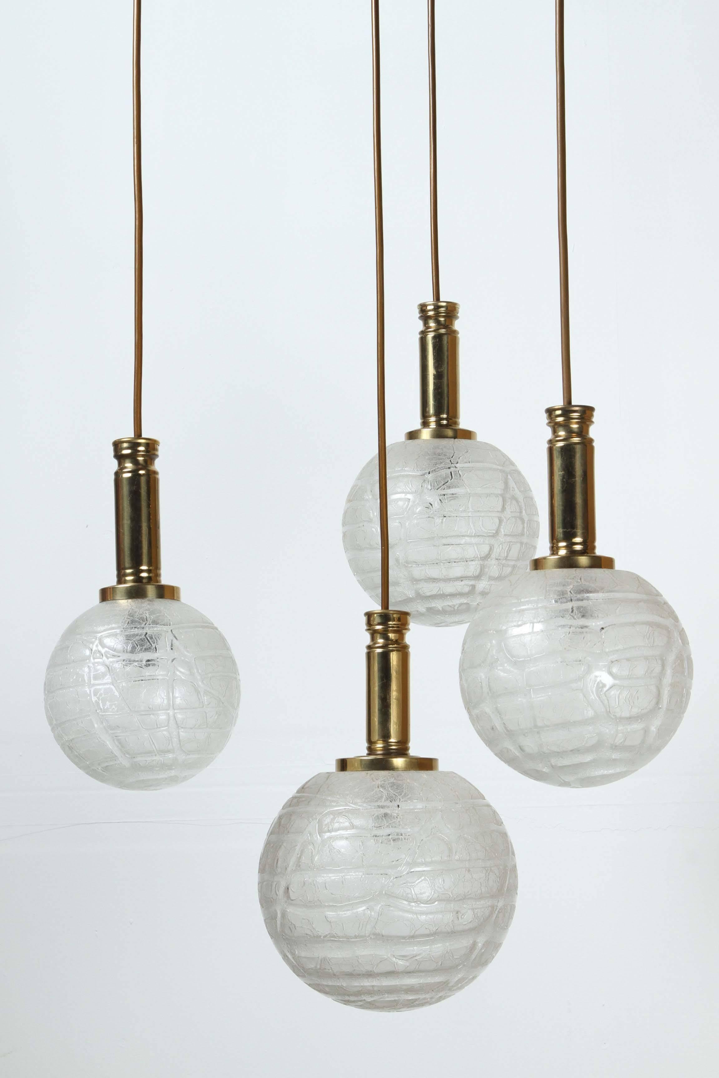 Mid-Century moderno Lampada a sospensione a quattro globi di Doria in vendita