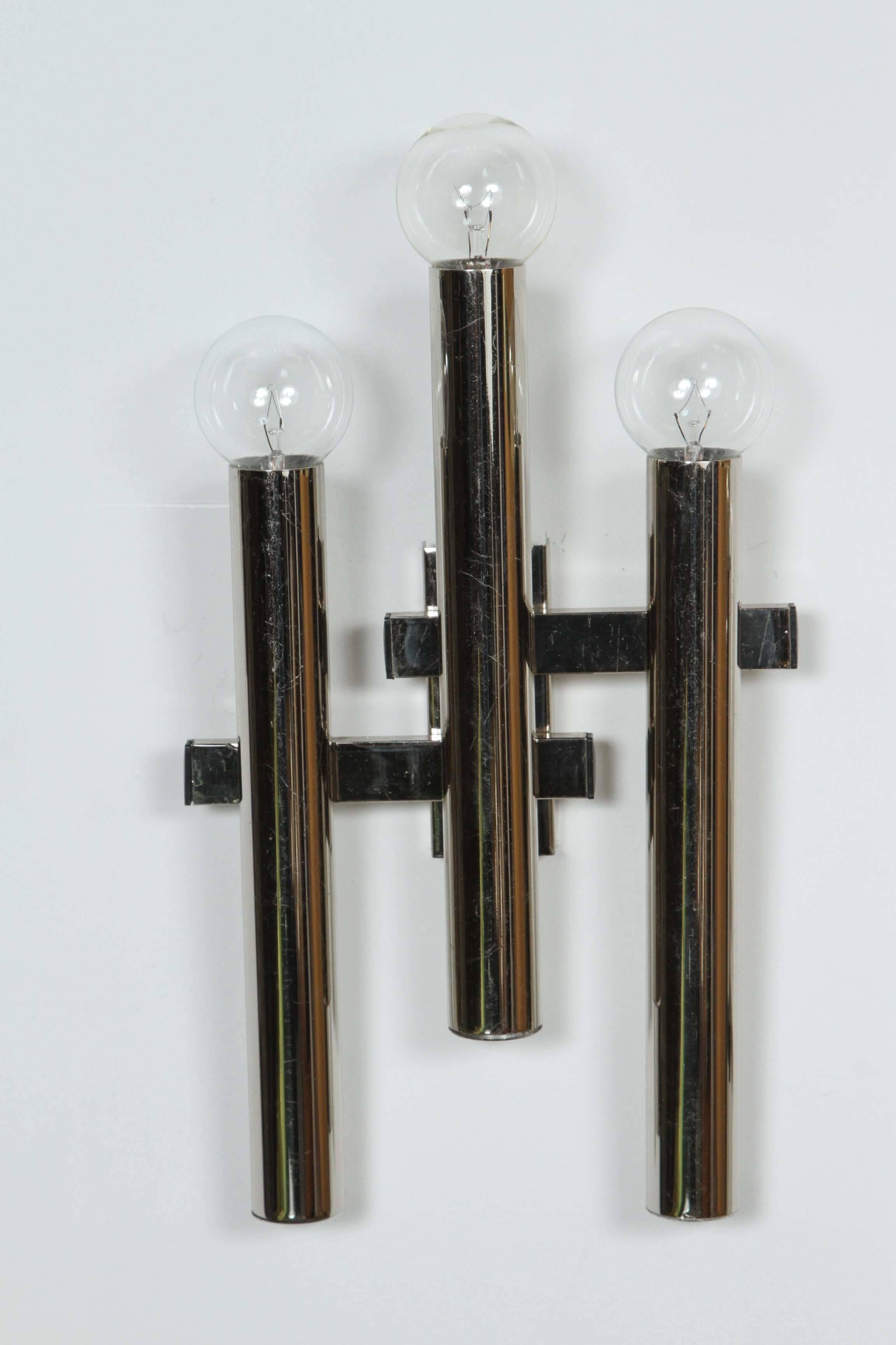 Pair of geometric polished chrome sconces by Sciolari.
The asymmetrical relationship between the two different fixtures is subtle and interesting.
The sconces are in great original condition and are newly rewired for the US and take candelabra
