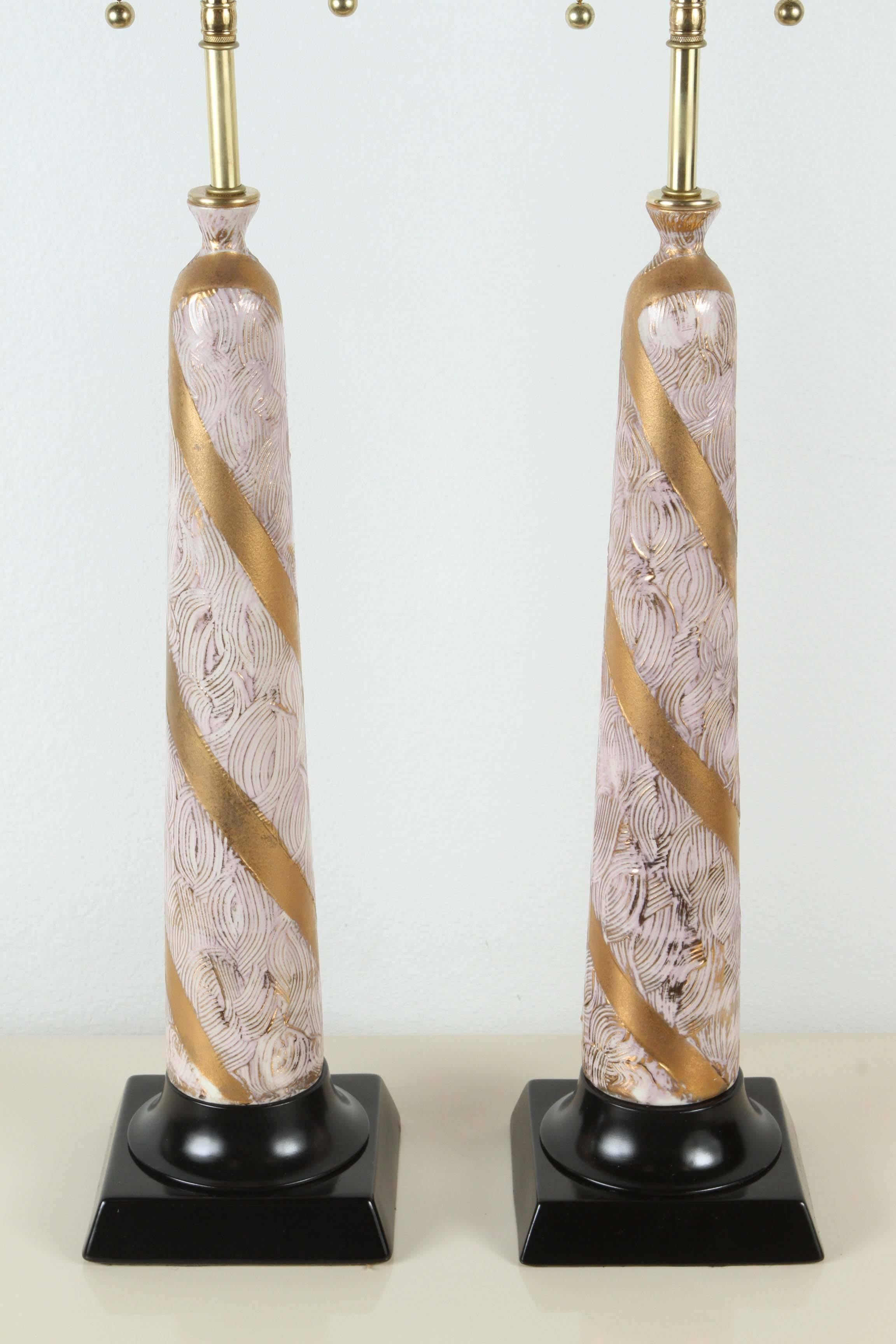 Pair of Elegant Ceramic Table Lamps In Good Condition For Sale In New York, NY