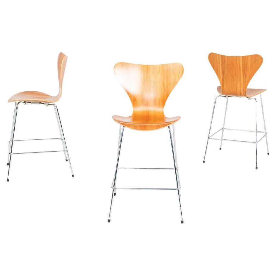 2007 Arne Jacobsen for Fritz Hansen Series 7 Counter Stools in Cherry