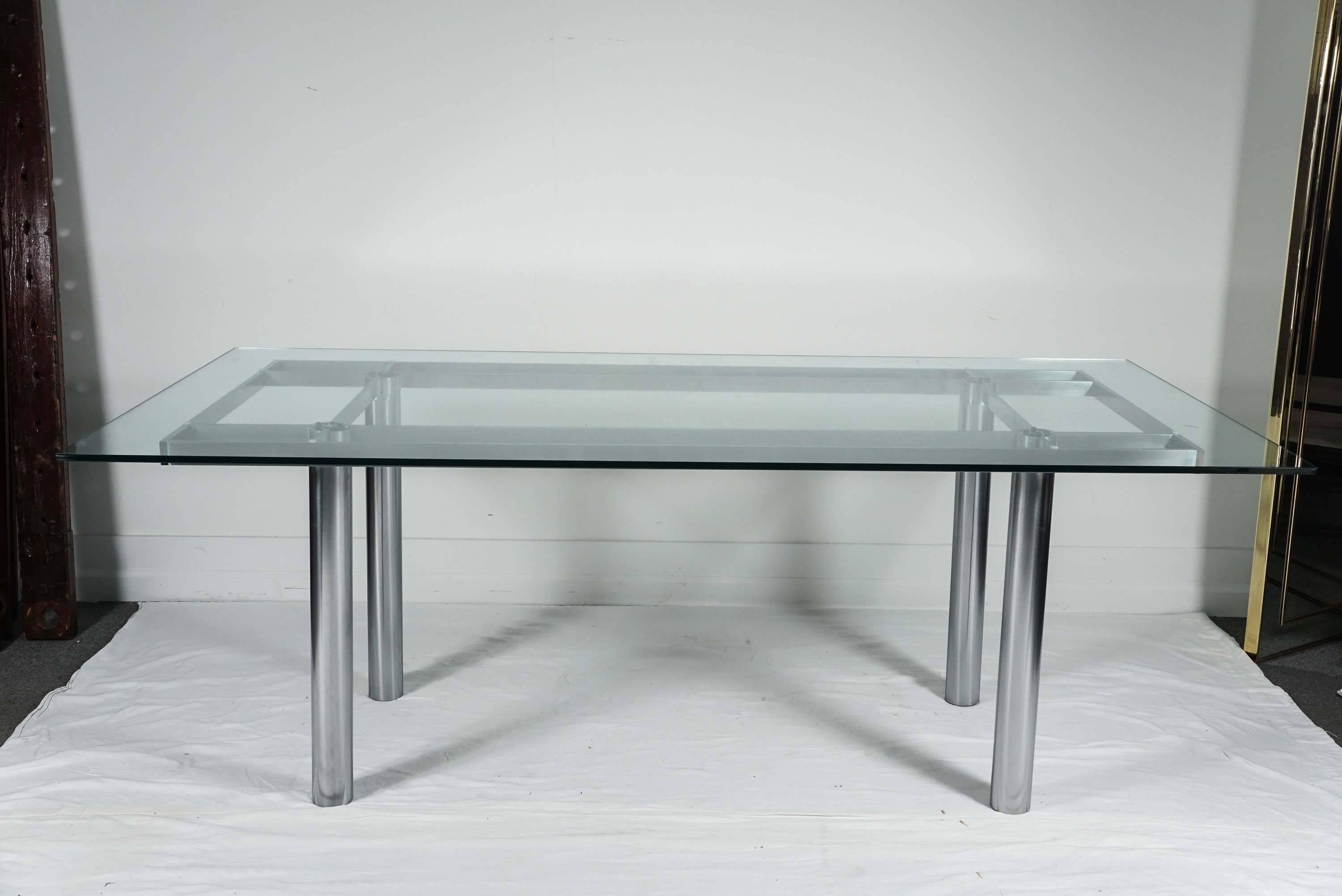 Andre dining table,
Knoll, 1970.
Stainless steel with glass top.
All original in great condition.