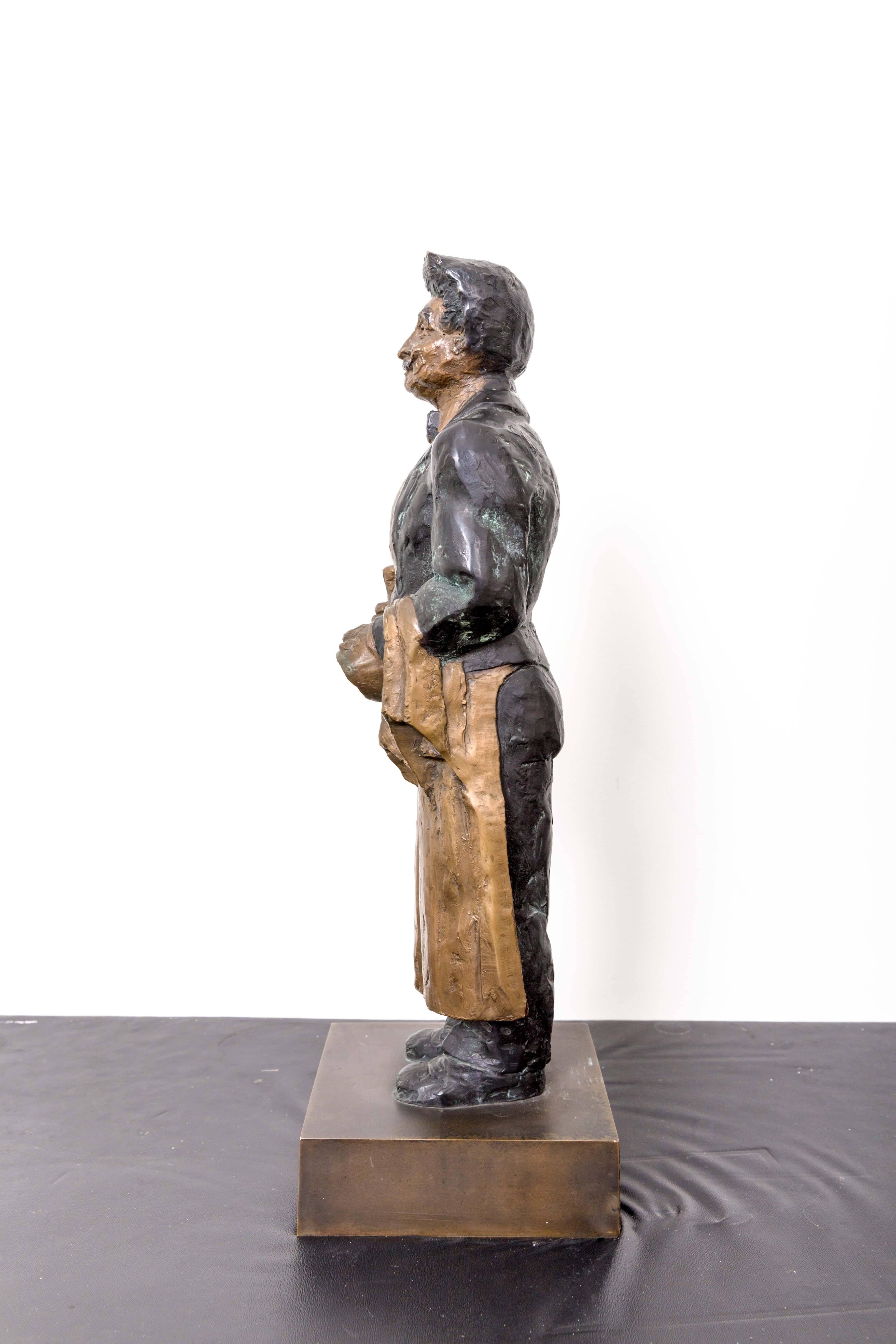 Statue en bronze intitulée Le Sommelier de Guy Buffet ; Gaston en vente 3