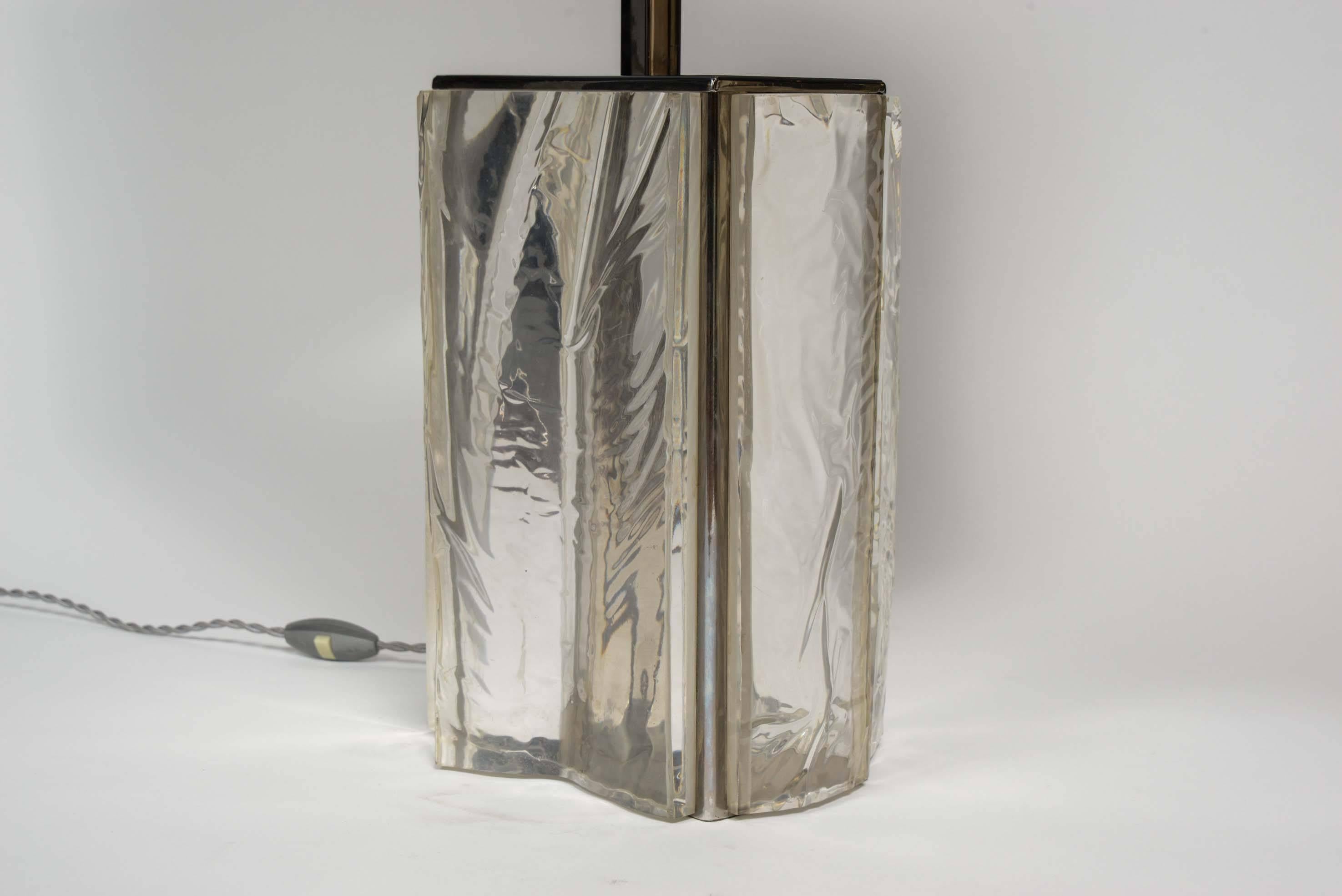 Nice Asymmetric French Lucite Lamp In Excellent Condition In Saint-Ouen, IDF