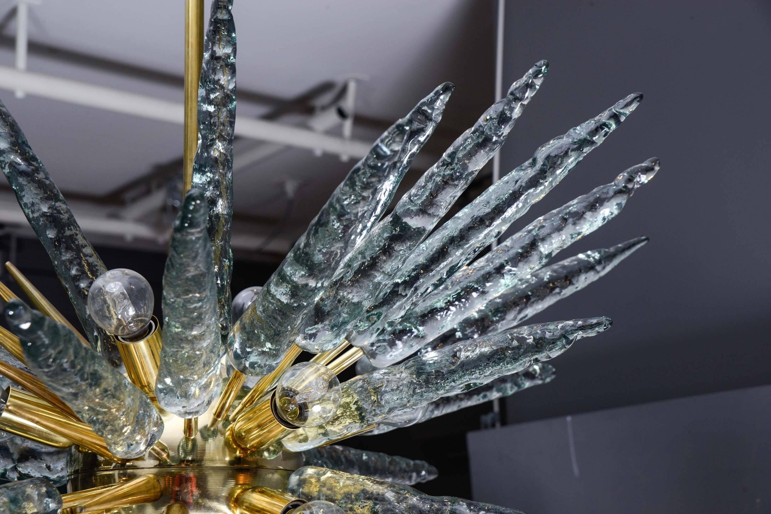 Pair of Brass and Murano Glass Sputnik Chandeliers In Excellent Condition In Saint-Ouen, IDF