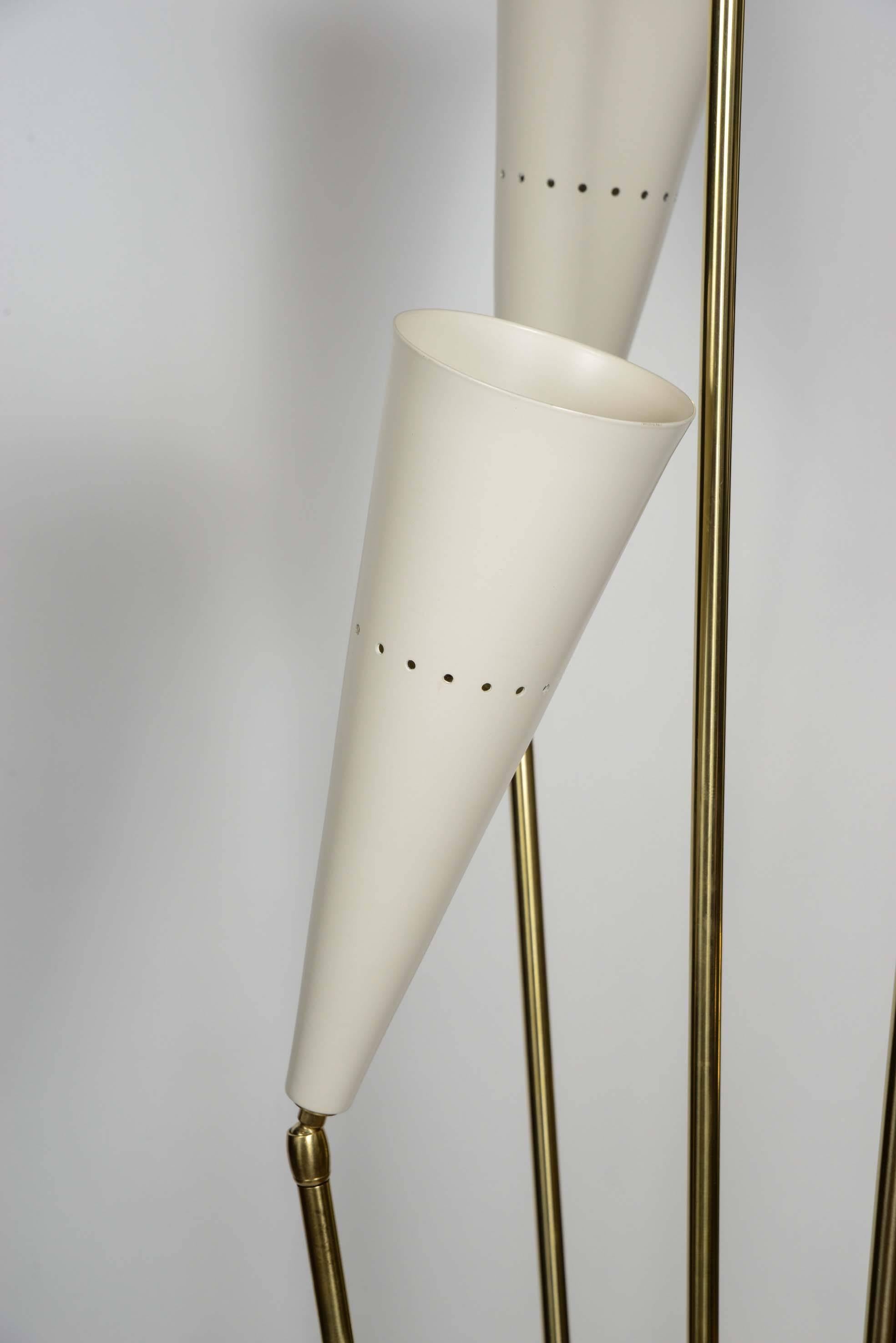 Amazing floor lamp made of a travertine foot, five brass arms ended by rotative white enameled cones.

Designed and created by the artist Diego Mardegan for Galerie Glustin Luminaires.

Signed on one arm.
