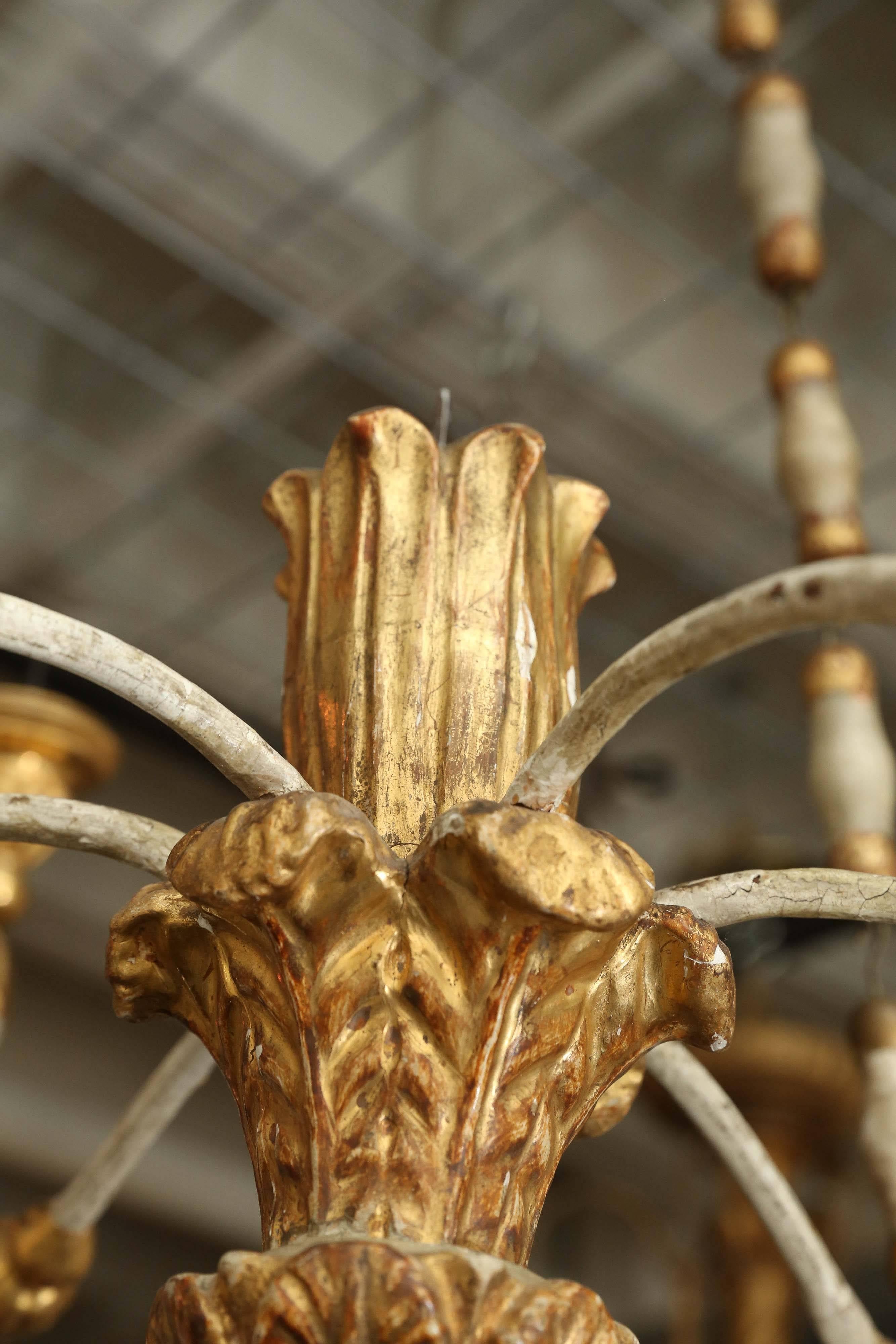Lustre vénitien peint et doré du XVIIIe siècle Excellent état - En vente à Houston, TX