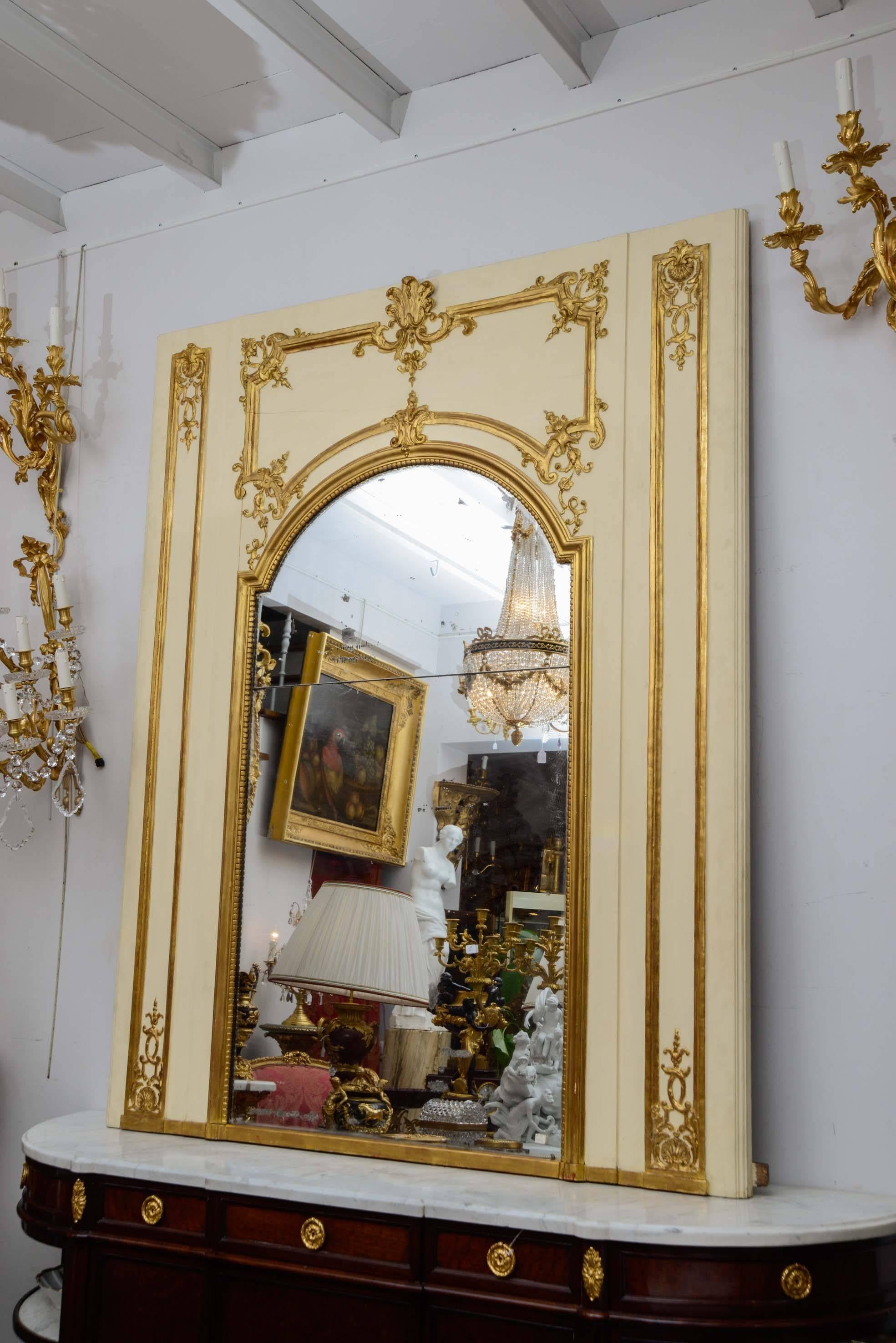 Gorgeous Regence Louis XV mirror painted and gilded wood.
Original mercury mirror.