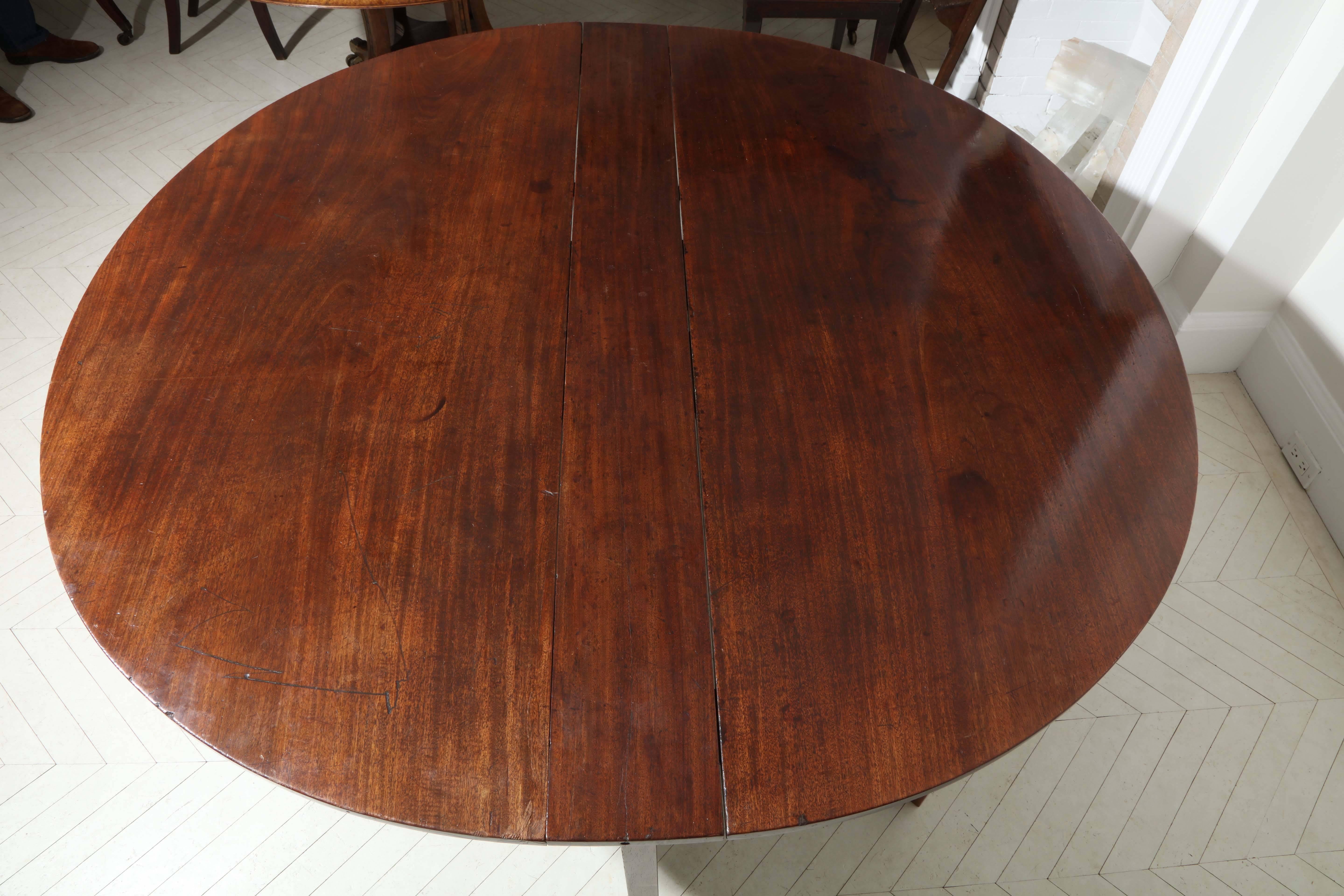 British George III Mahogany Dining Table For Sale