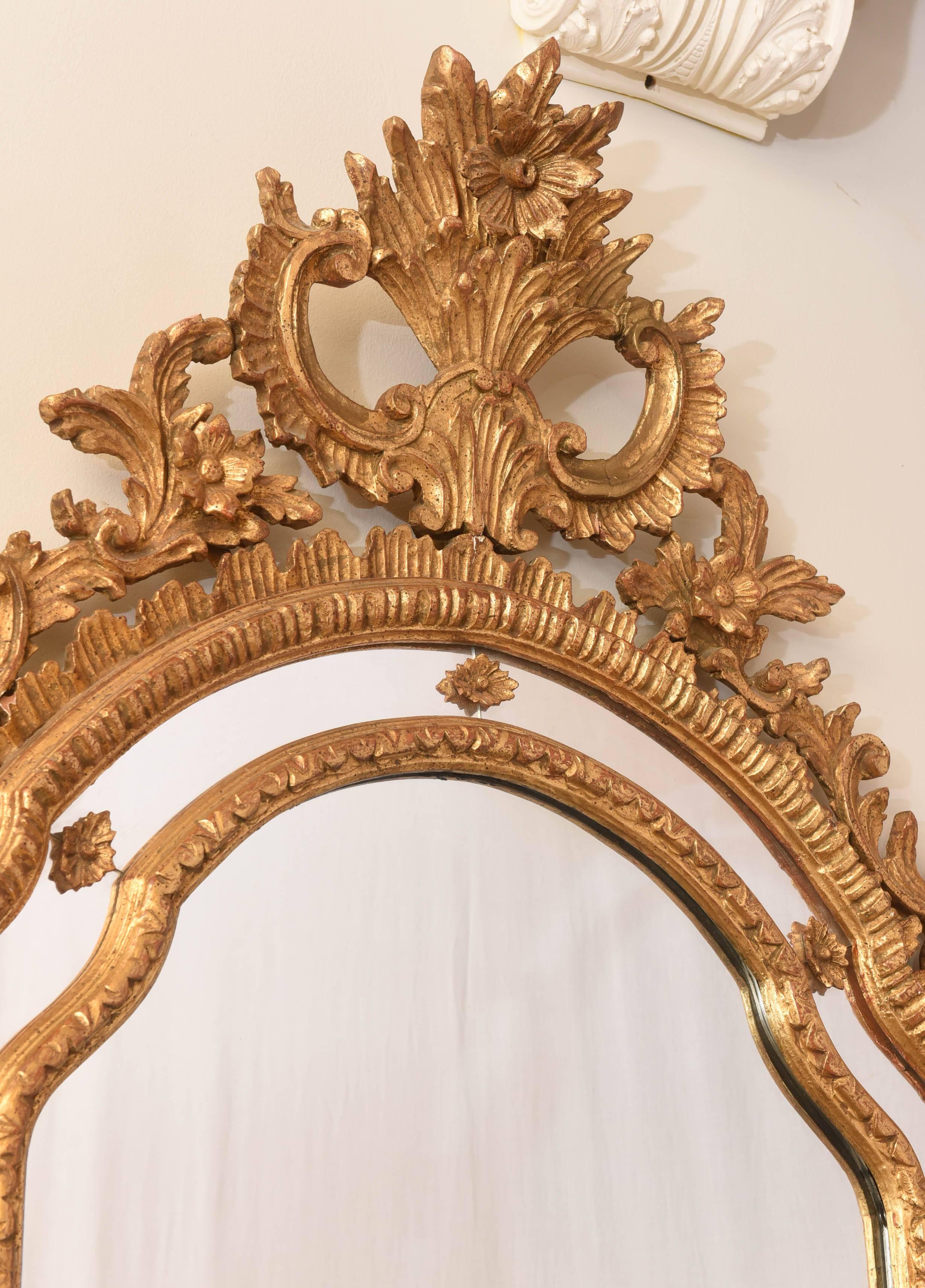 Italian Mirror in Foliate Giltwood Frame, Early 20th Century In Excellent Condition In West Palm Beach, FL