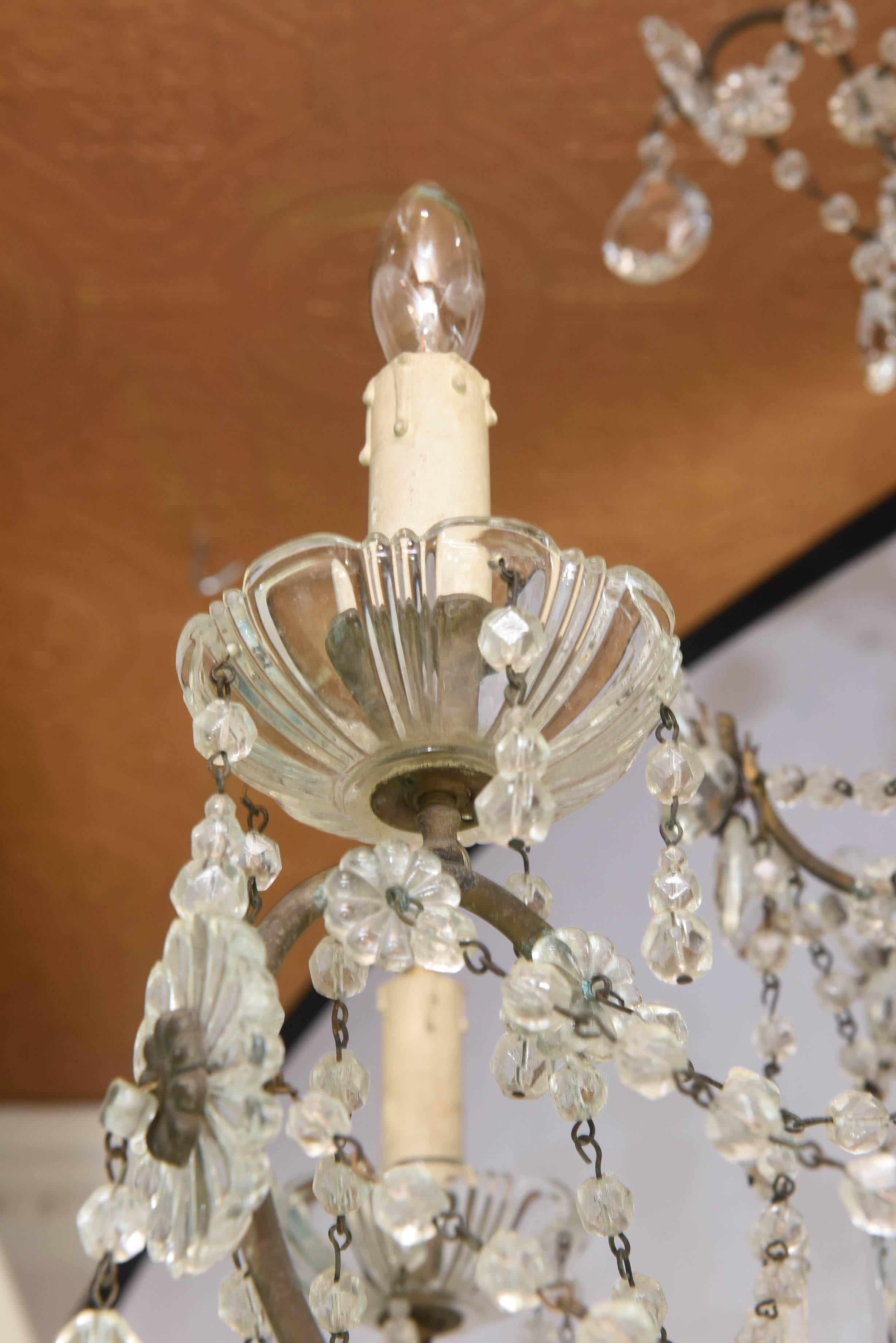 Cristal Lustre à seau italien du XIXe siècle drapé de perles de cristal en vente