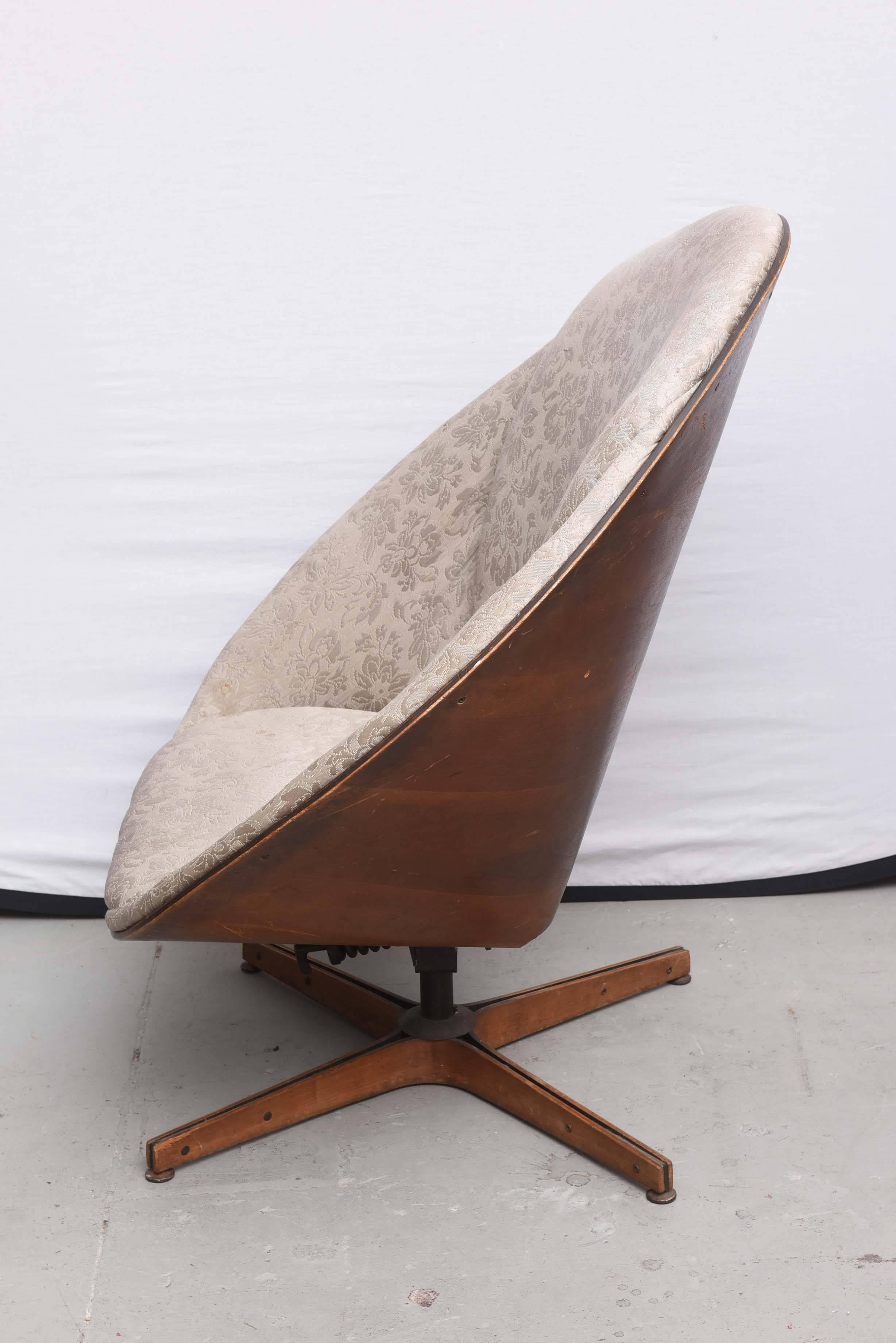 Américain Rare fauteuil œuf pivotant en bois Plycraft, première édition, années 1950, États-Unis en vente