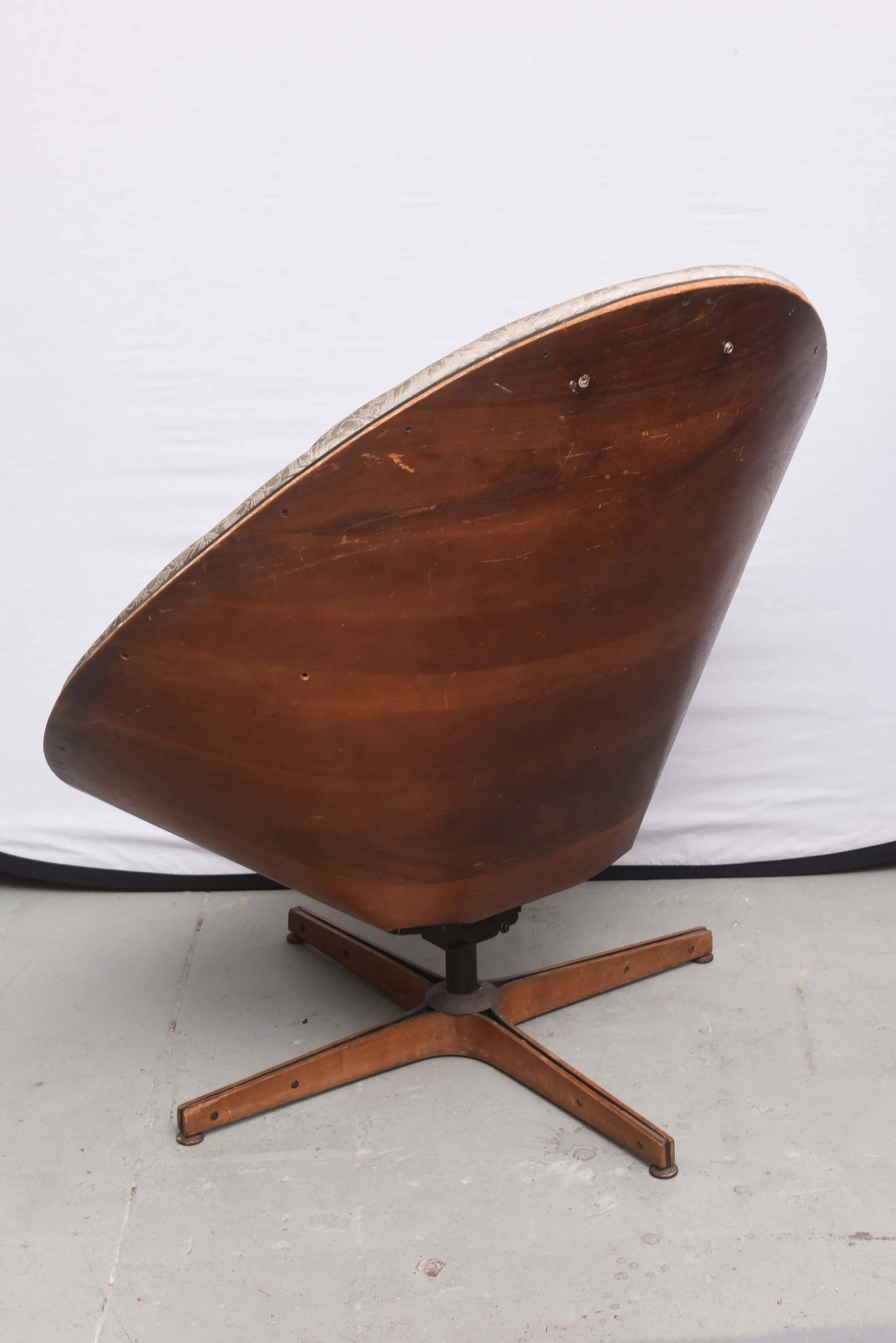 Mid-Century Modern Rare Early Edition Plycraft Swivel Wooden Egg Chair, 1950s, USA For Sale