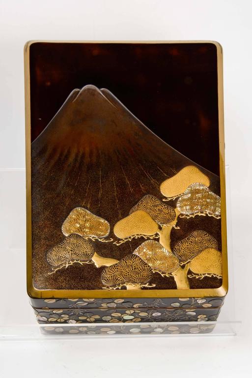 19th Century Japanese Lacquered RyoshiBako Mont Fuji ( Decorative Box