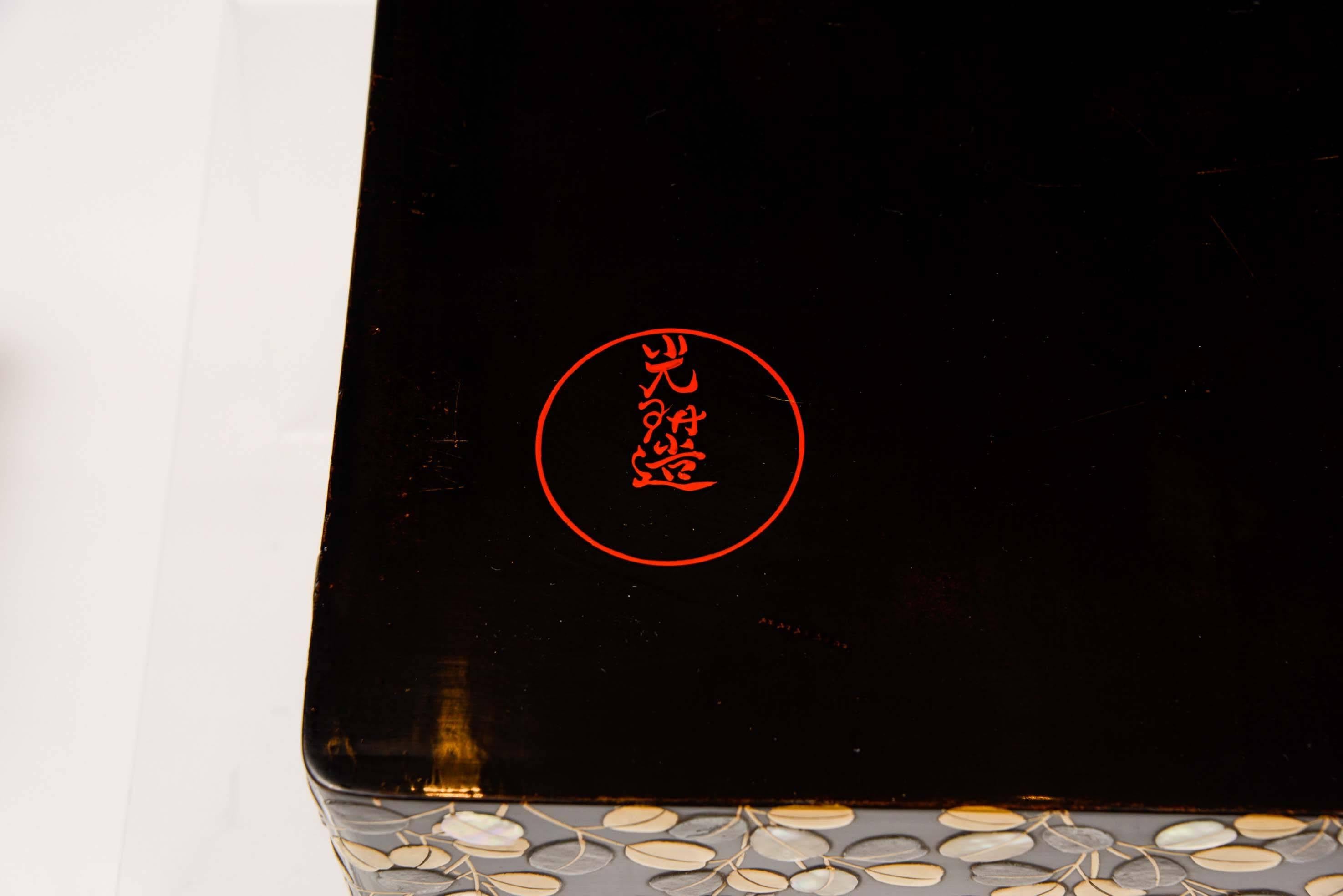 19th Century Japanese Lacquered Ryoshi-Bako Mont Fuji ( Decorative Box) 6