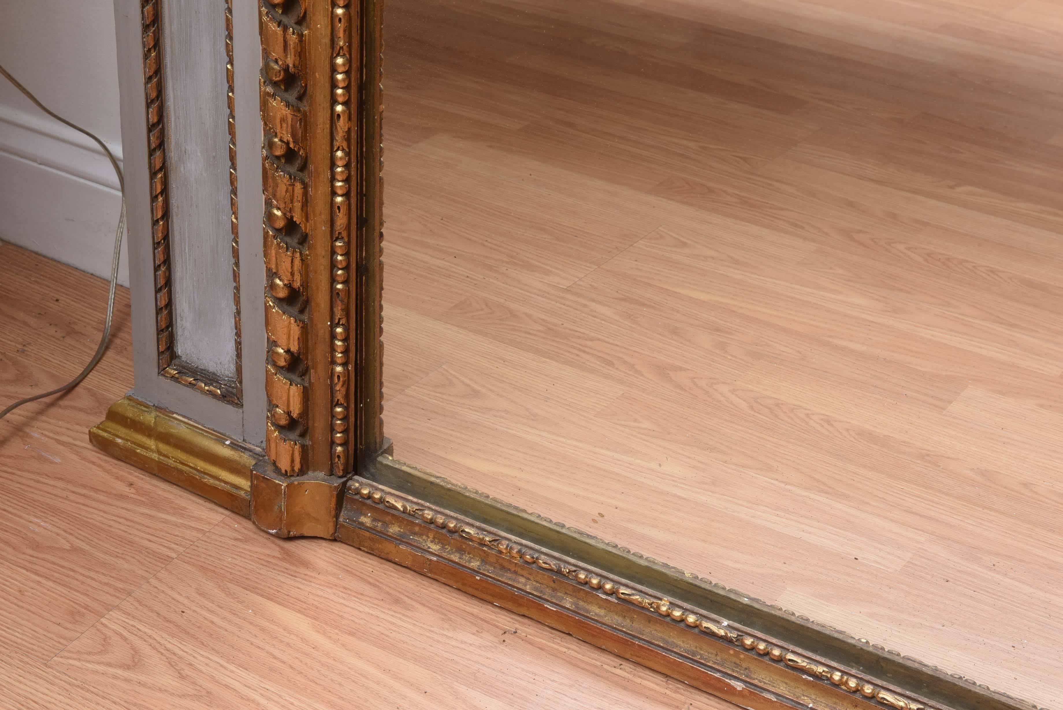 Superb 18th Century Giltwood French Mirror 3