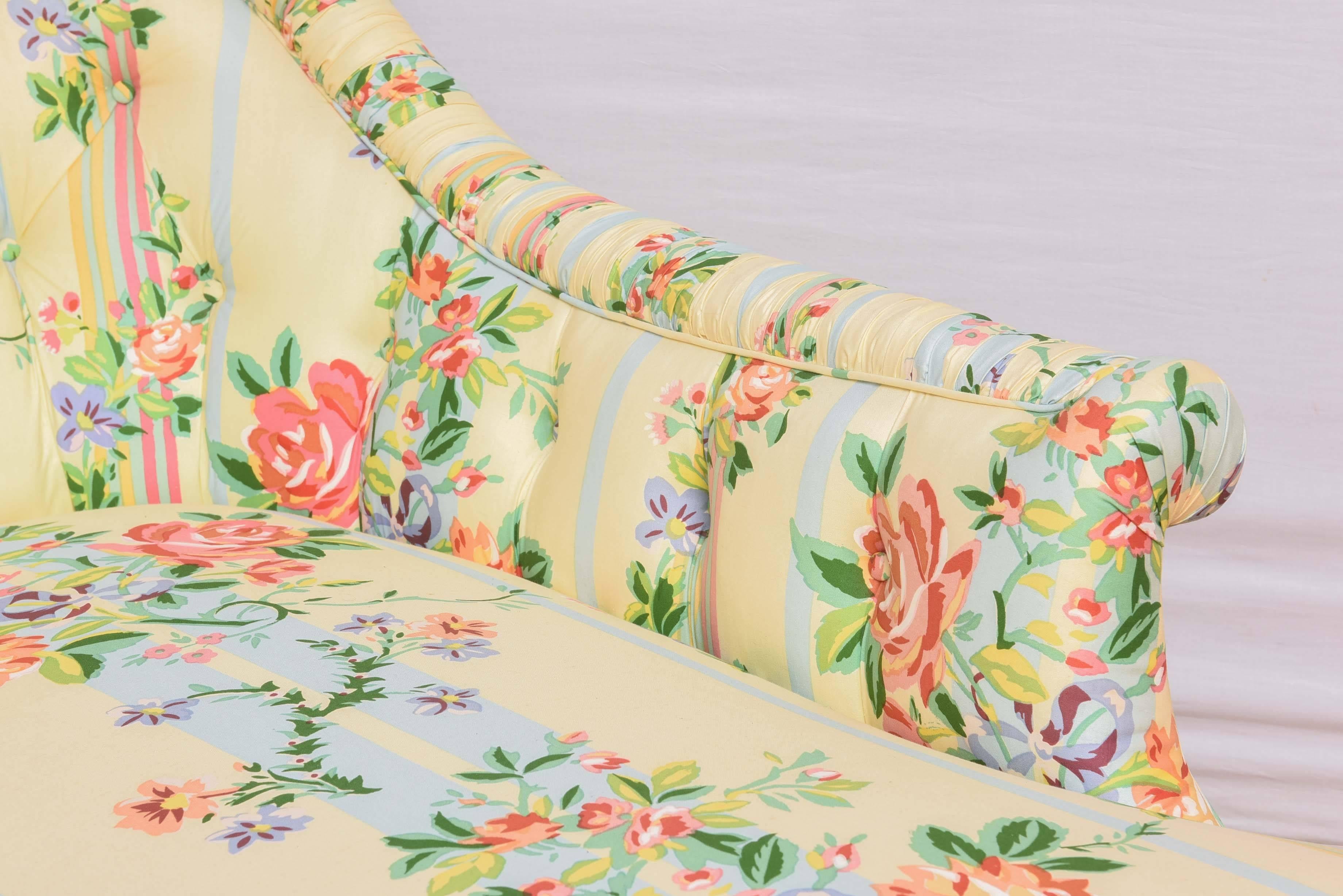 Fine 1940s chaise Lounge  with floral pattern fabric in great shape.