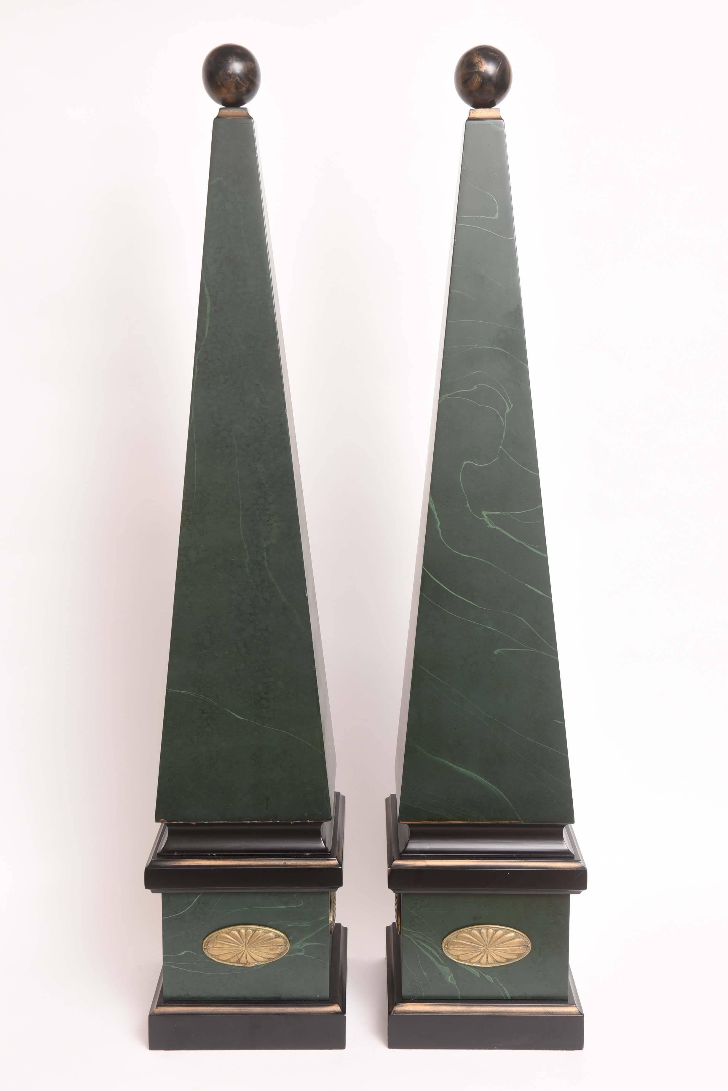Großes Paar Obelisken aus Holz im Vintage-Stil im Angebot 3
