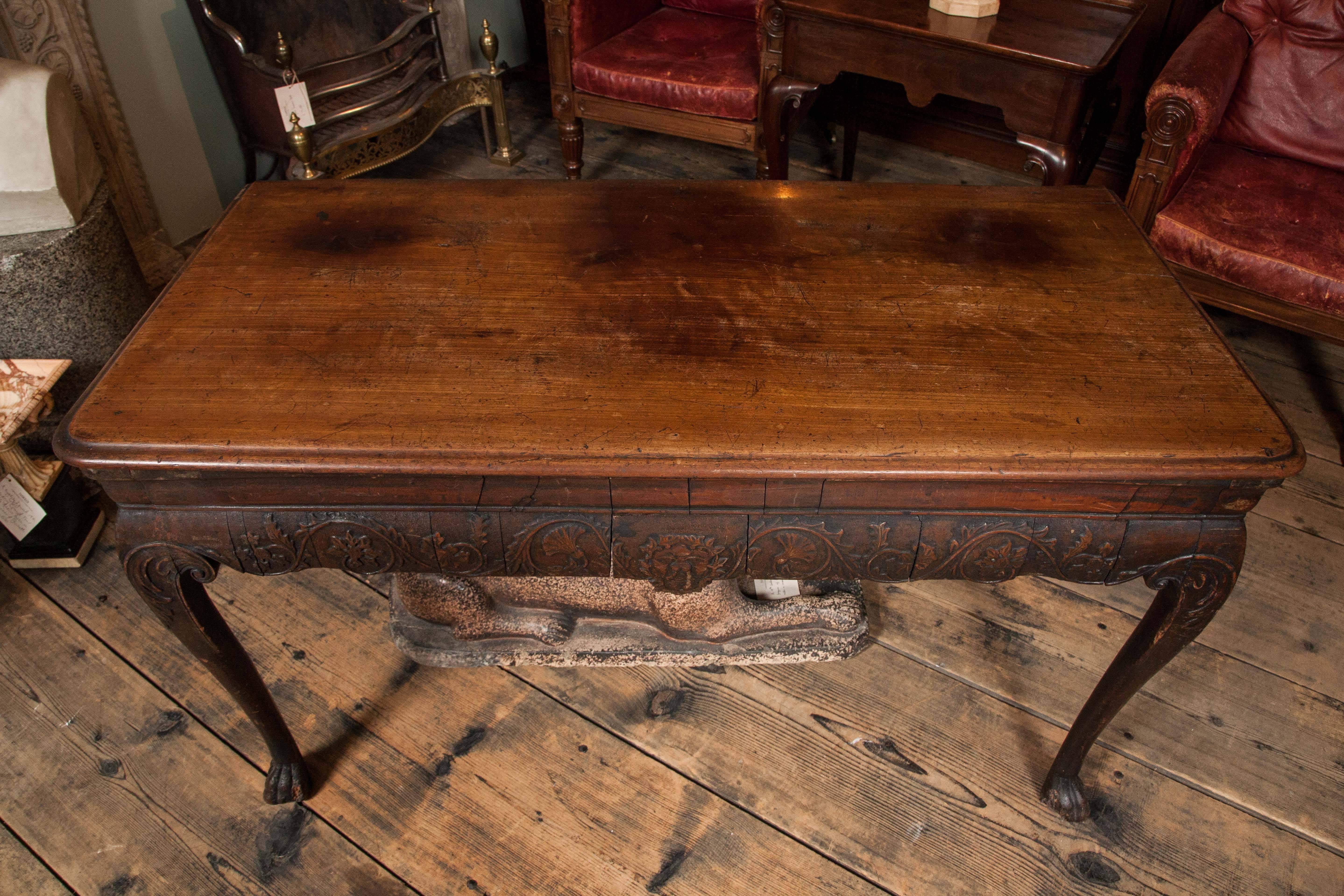 Superb and Very Rare Mid-18th Century Irish Walnut Side Table 2