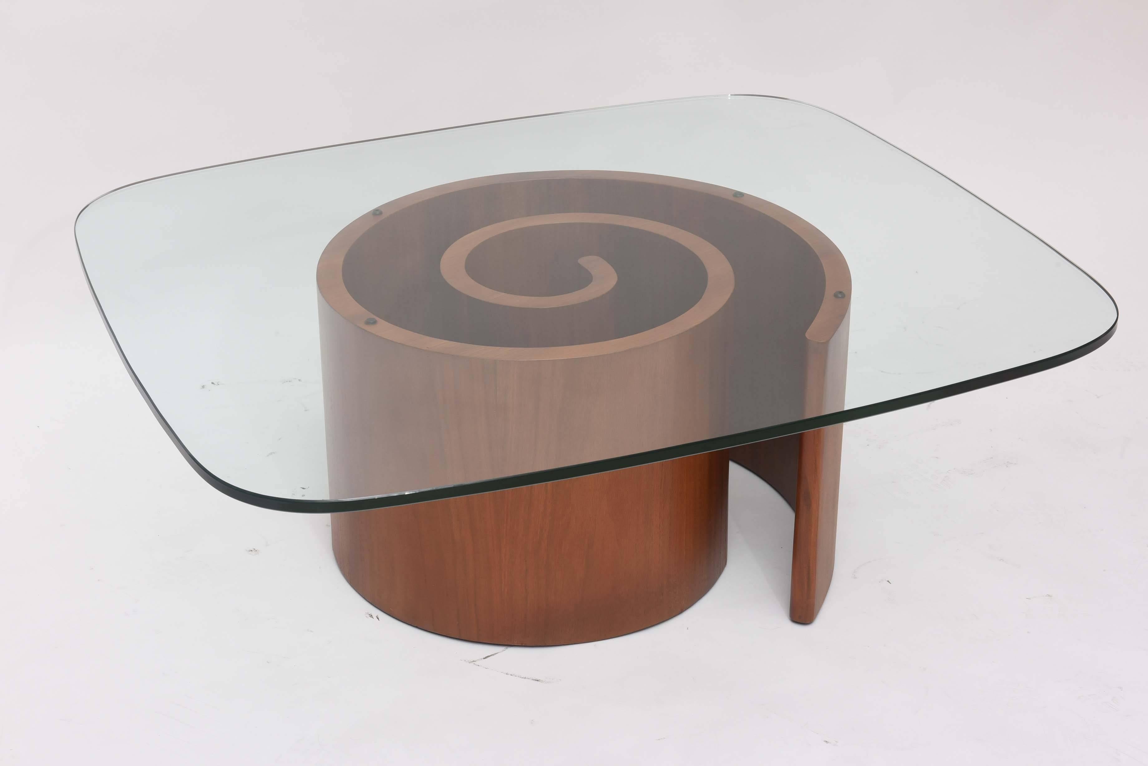 Walnut Snail Coffee Table by Vladimir Kagan In Excellent Condition In North Miami, FL