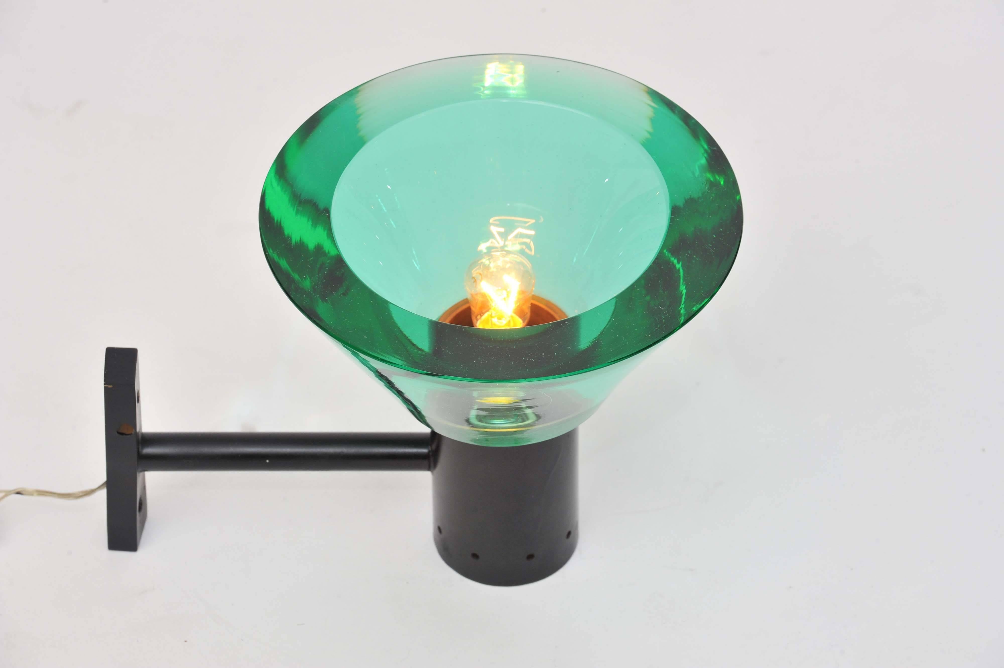 A pair of Seguso wall lights with stunning emerald green glass shades, circa 1970, Italy. Top quality thick glass.