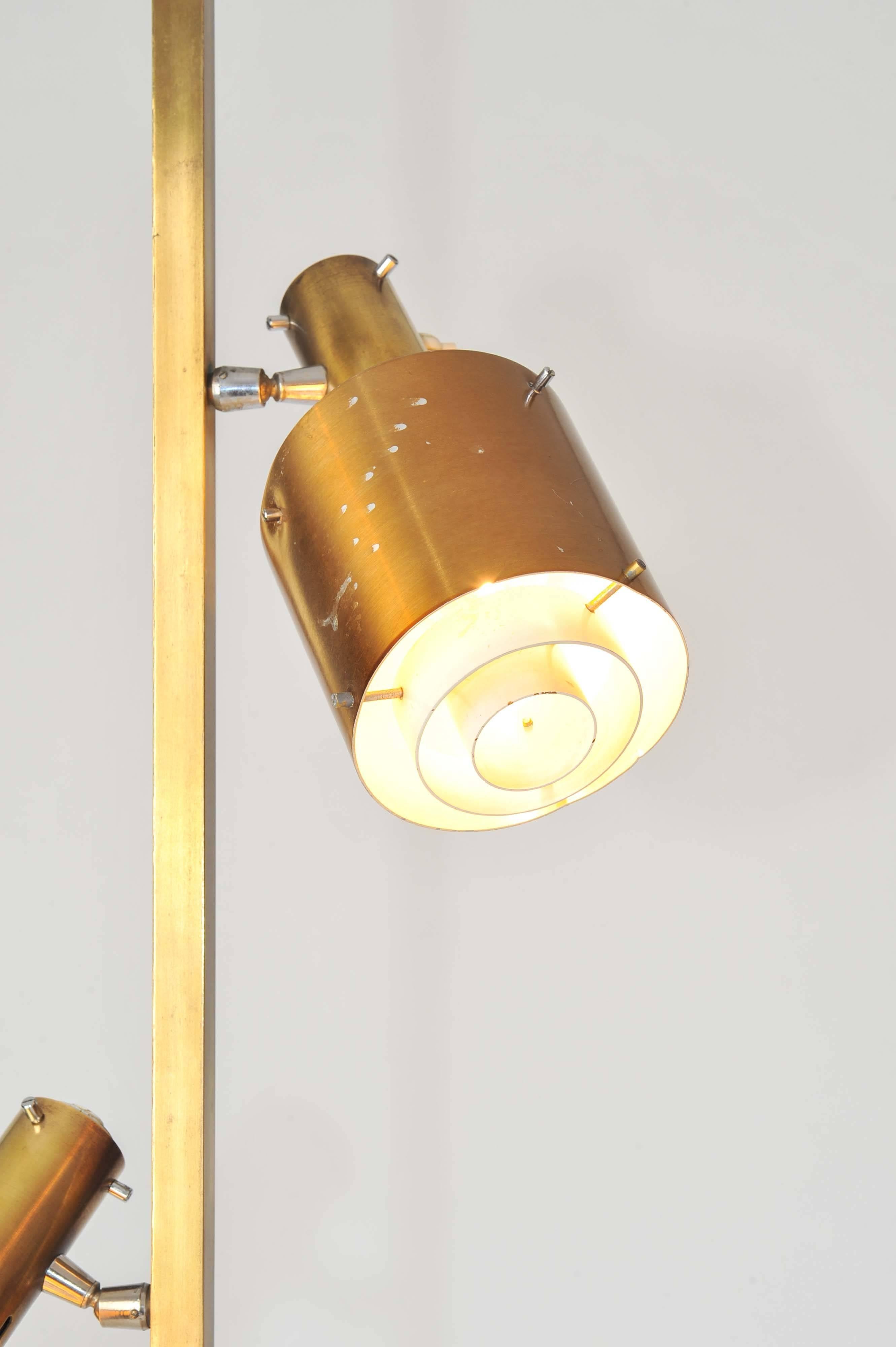 floor to ceiling lamp