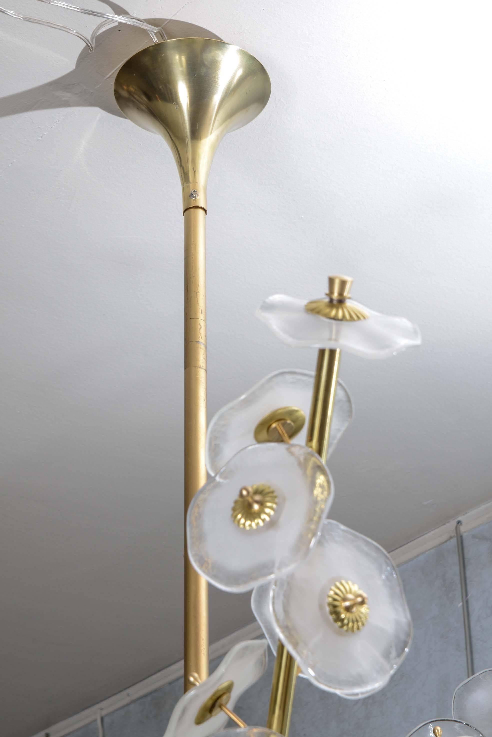Glamorous Chandelier in Brass and Murano Glass In Excellent Condition In Saint ouen, FR
