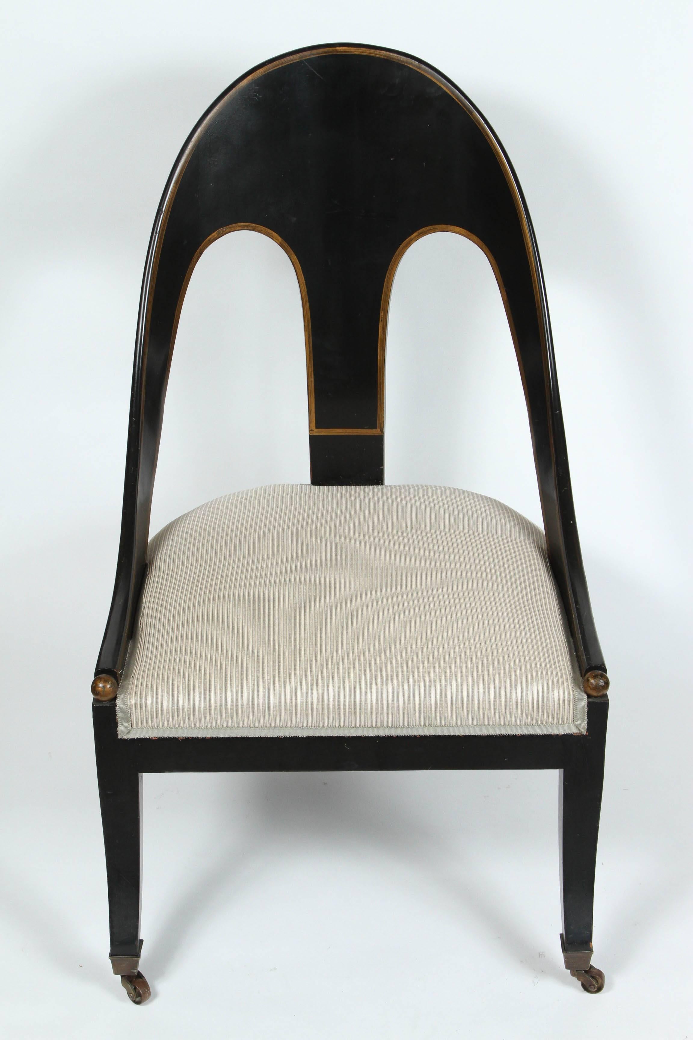 A Pair of Regency-Style Spoon Back Chairs, circa 1960 1