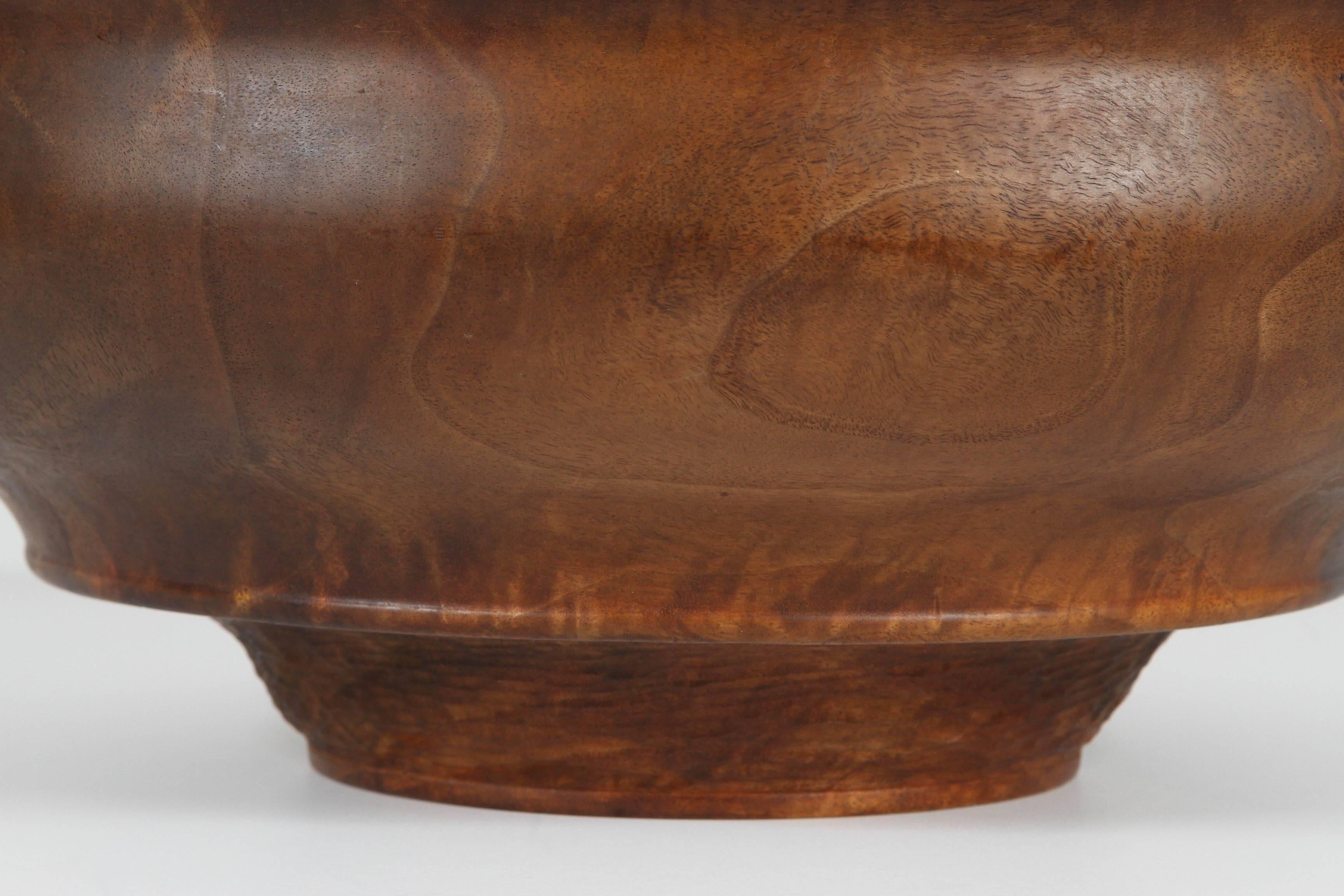 Large Donald Saxby Black Walnut Bowl In Excellent Condition For Sale In Los Angeles, CA