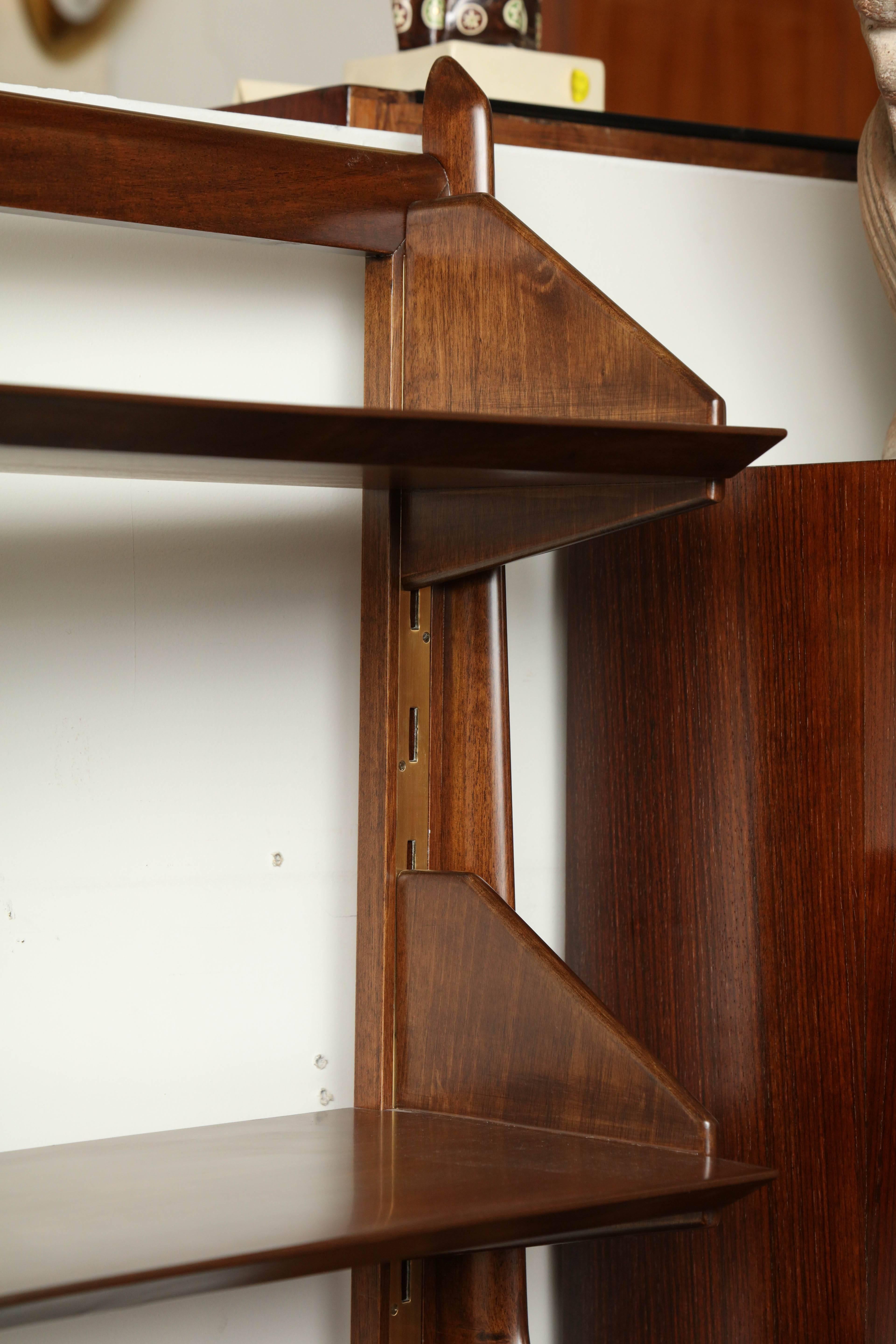 Walnut Parisi four shelf book case made in Italy 1955 For Sale