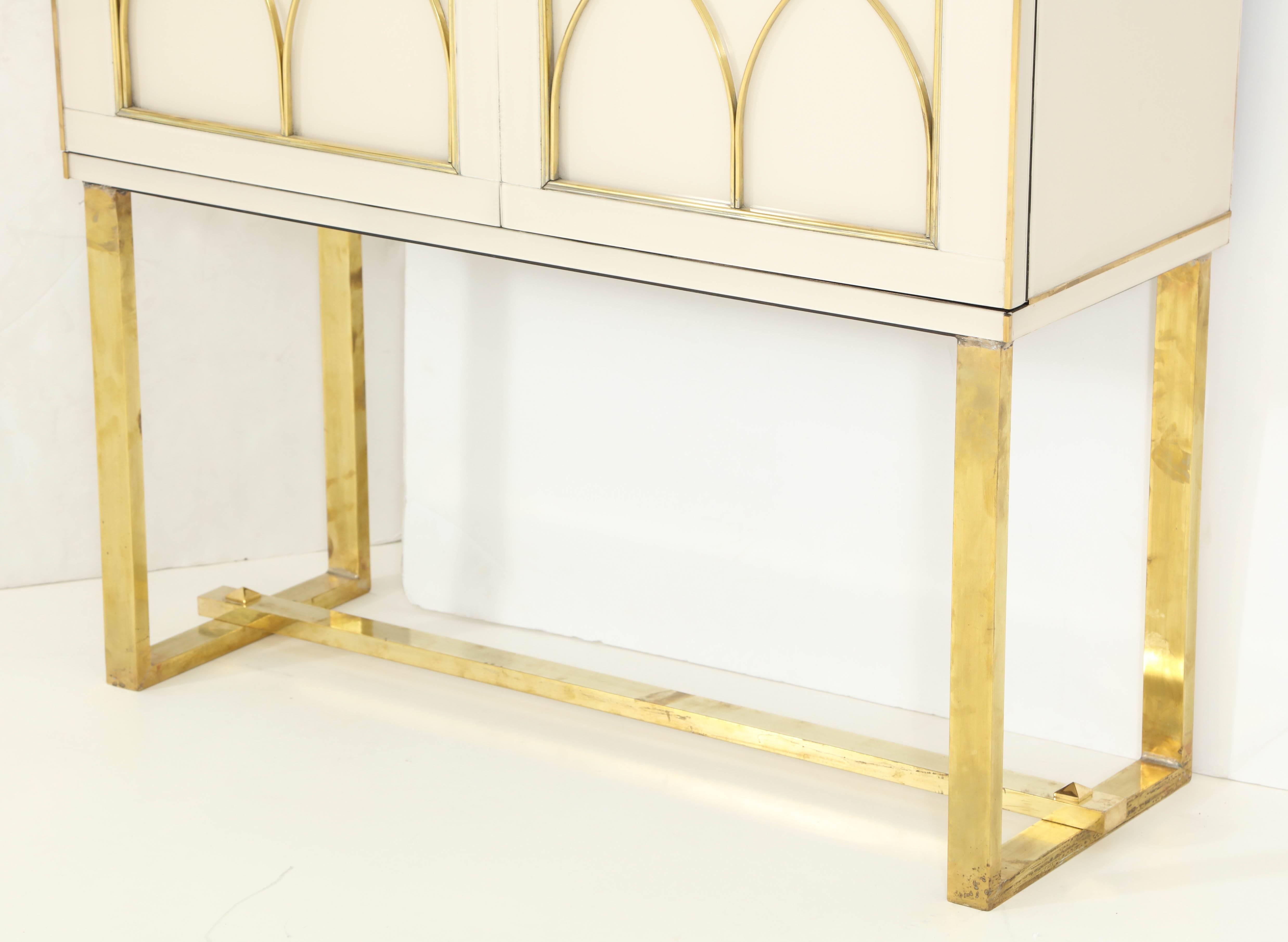 Hand-Crafted Mid-Century Ivory Opaline Glass Cabinet or Bar with Brass Inlays, Italy