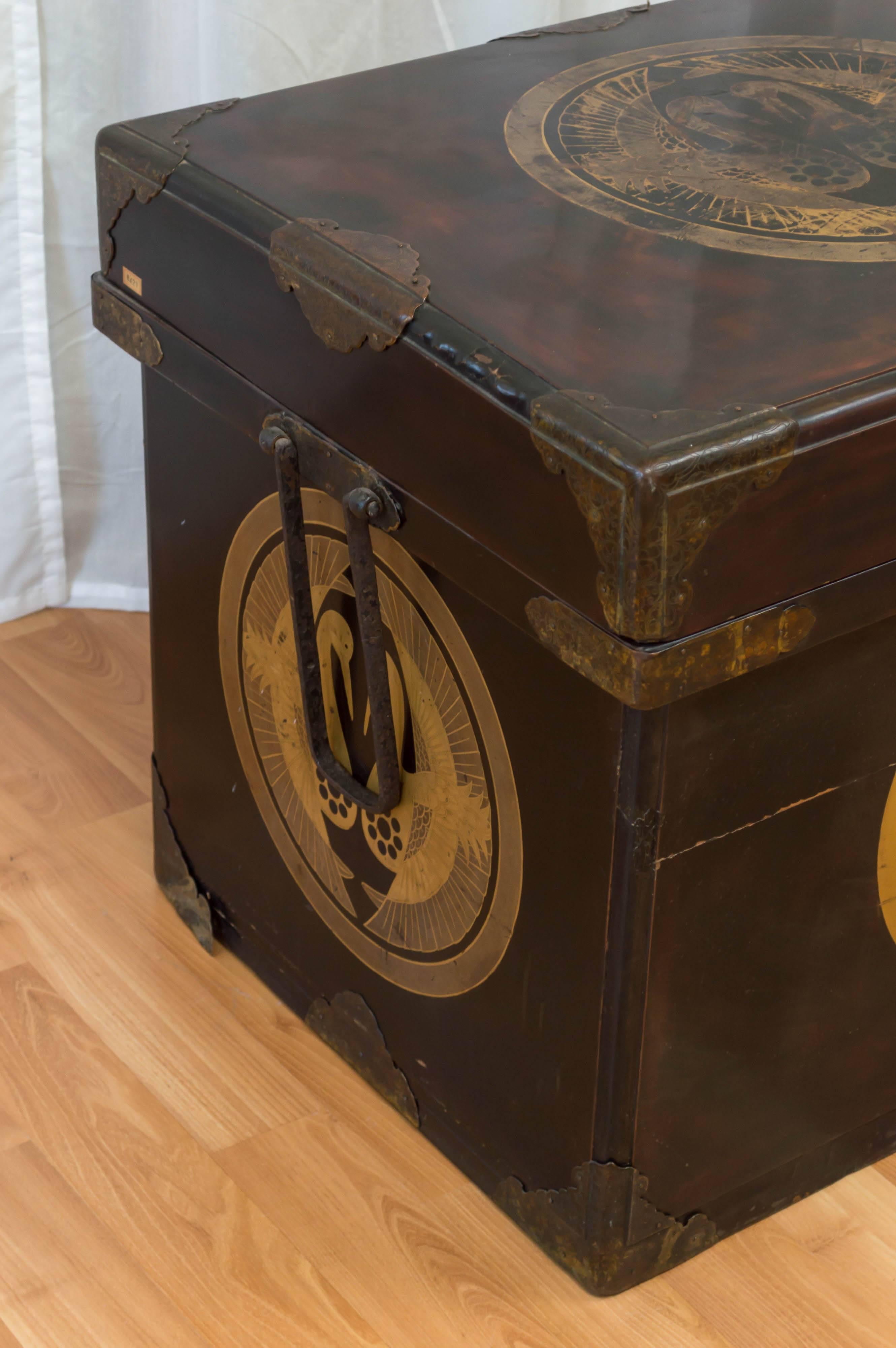 Large-Scale Japanese Trousseau/Chest with Kamon Decoration  In Good Condition In San Francisco, CA