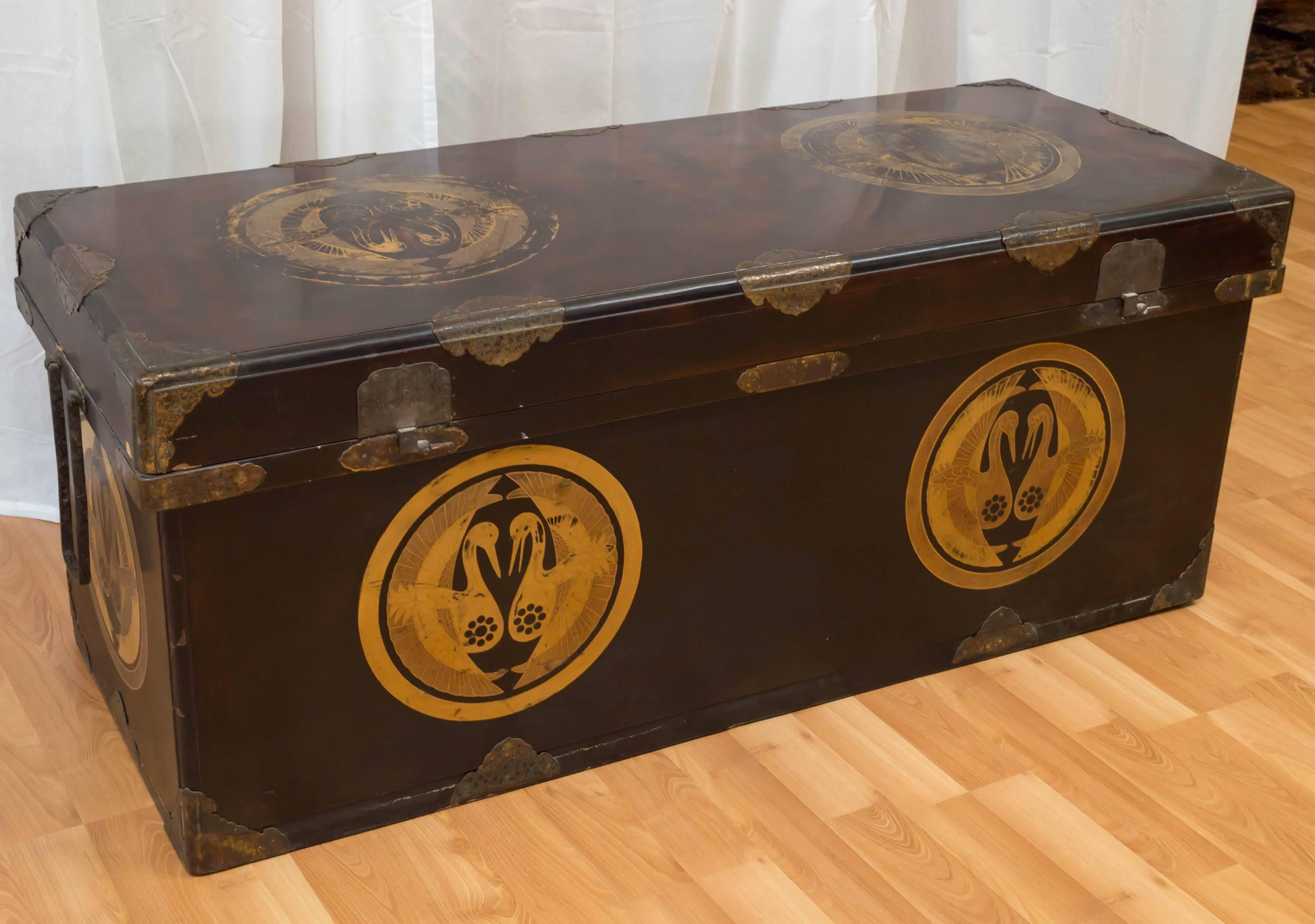 Large-Scale Japanese Trousseau/Chest with Kamon Decoration  3