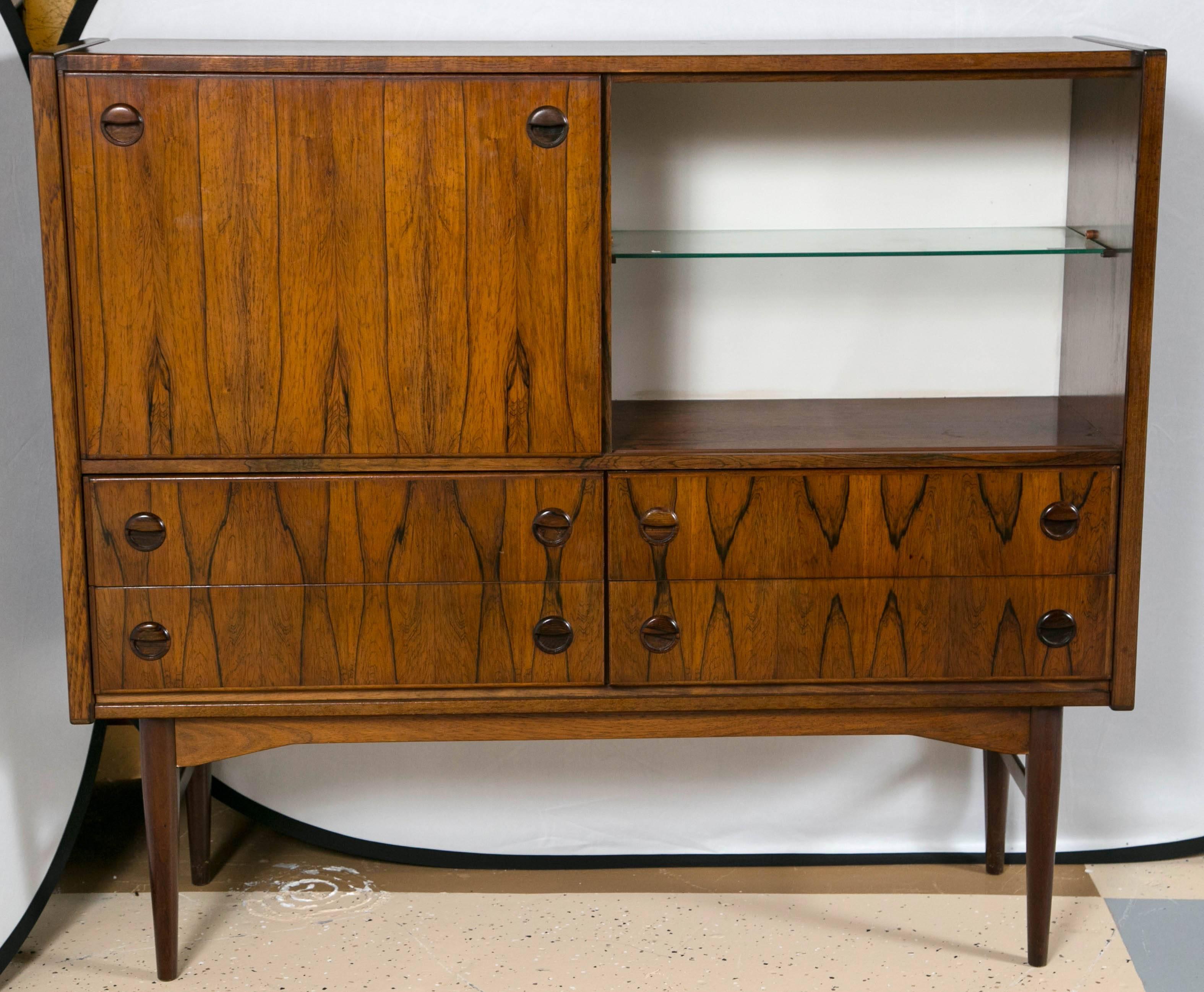 Scandinavian Mid-Century Modern Rosewood Bar Cabinet In Good Condition In Manhasset, NY