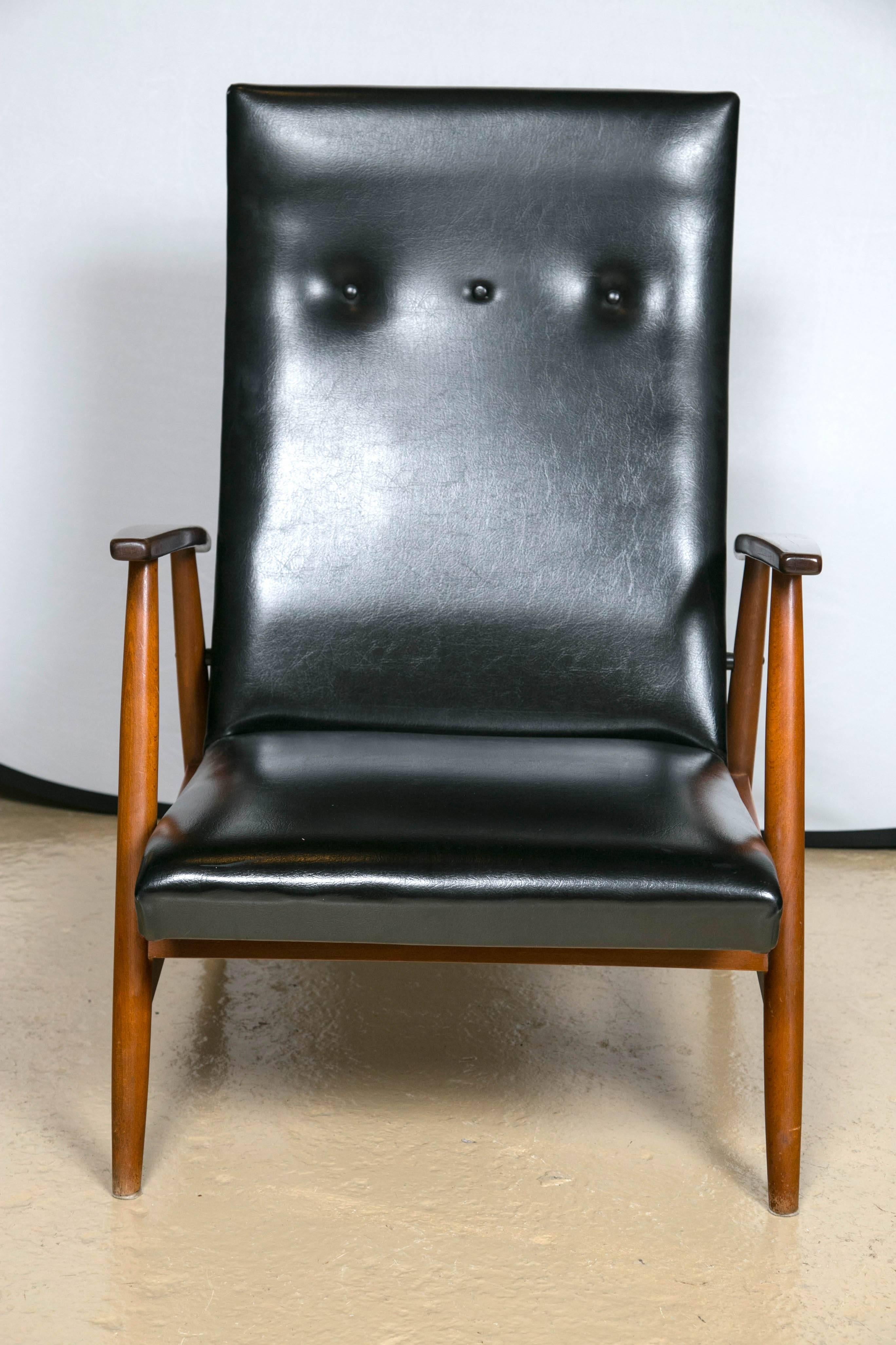 Mid-Century Modern Pair of Mid Century Modern Scandinavian Teak and Black Lounge Chairs For Sale