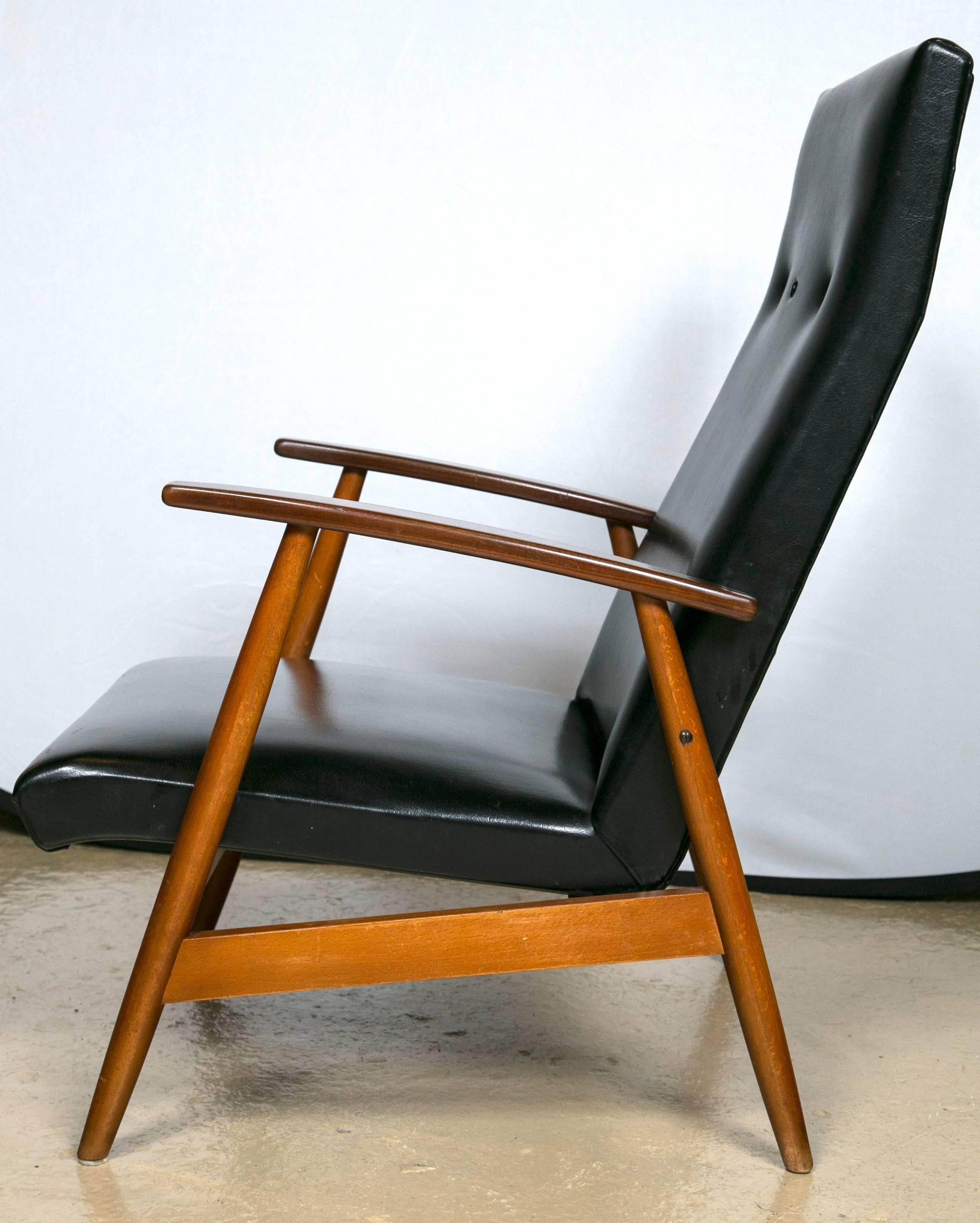 Mid-20th Century Pair of Mid Century Modern Scandinavian Teak and Black Lounge Chairs For Sale