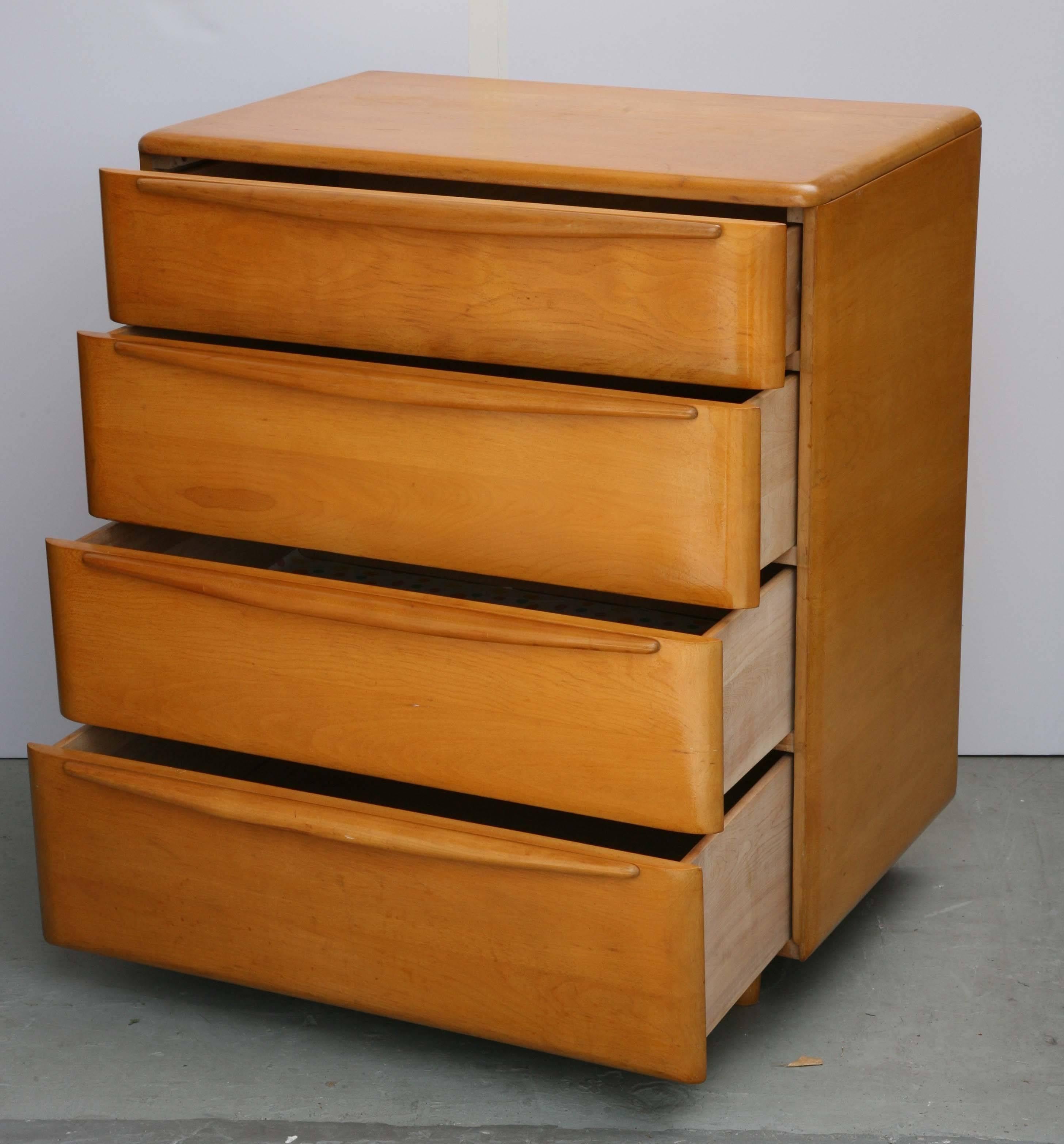 Mid-Century Modern Heywood-Wakefield Short Chest of Drawers, USA, 1960s