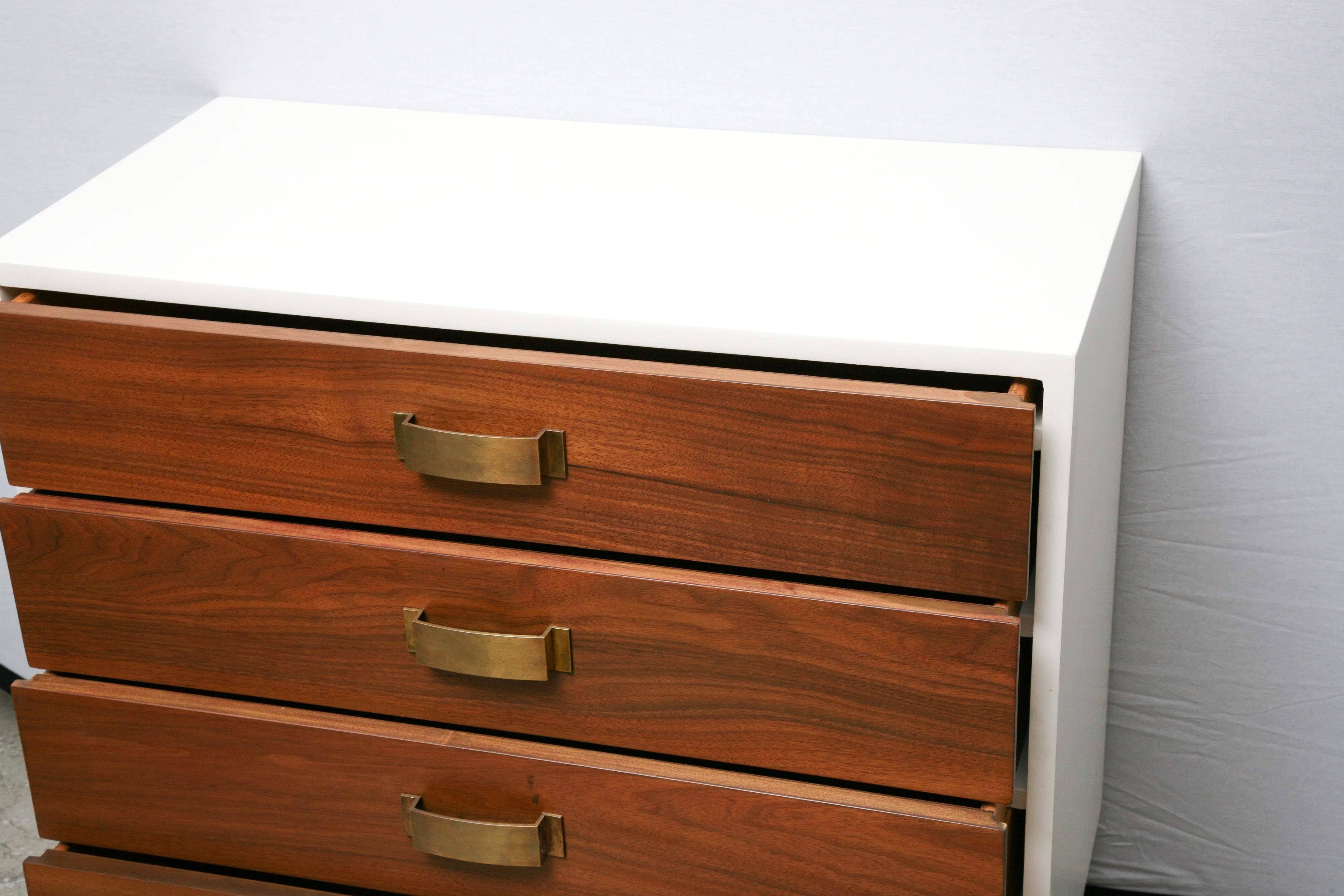 Pair of Mid-Century Modern Two-Tone Wood Cabinets Commodes Nightstands In Good Condition In Miami, FL