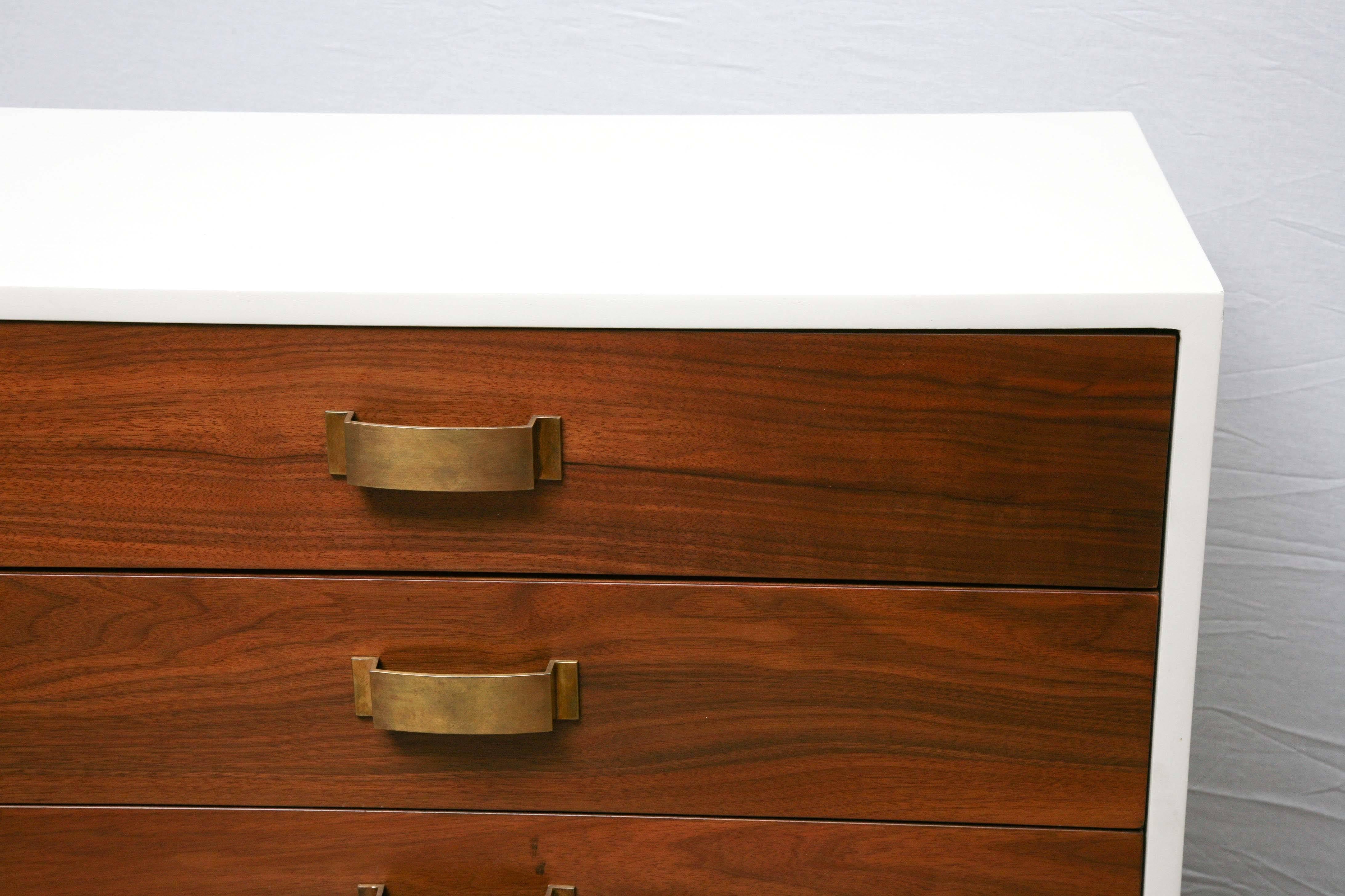 20th Century Pair of Mid-Century Modern Two-Tone Wood Cabinets Commodes Nightstands