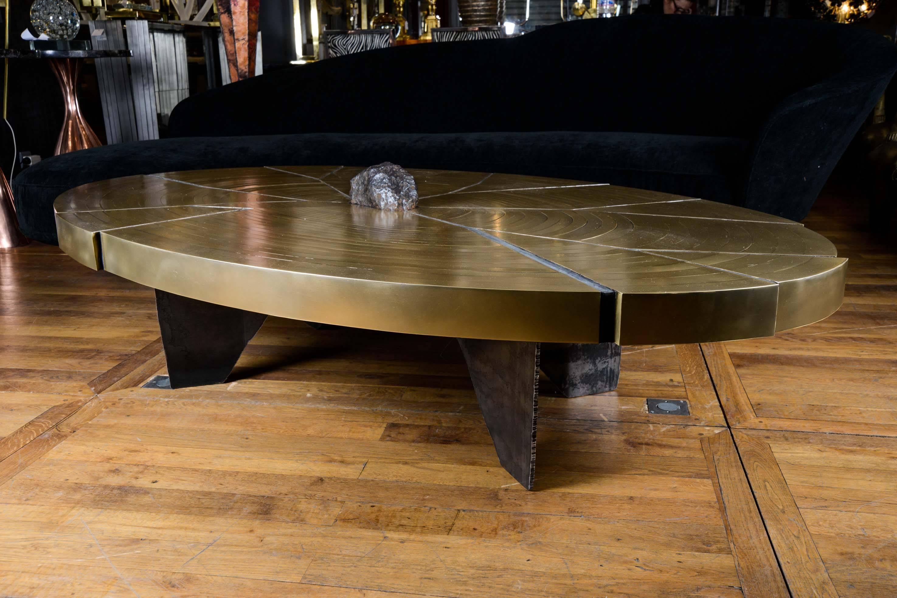 Low table in brass wih a true Meteorite stone, top in brass staying on a metal basement. Creation of the artist Erwan Bolloud for Gallery Glustin, unique piece.