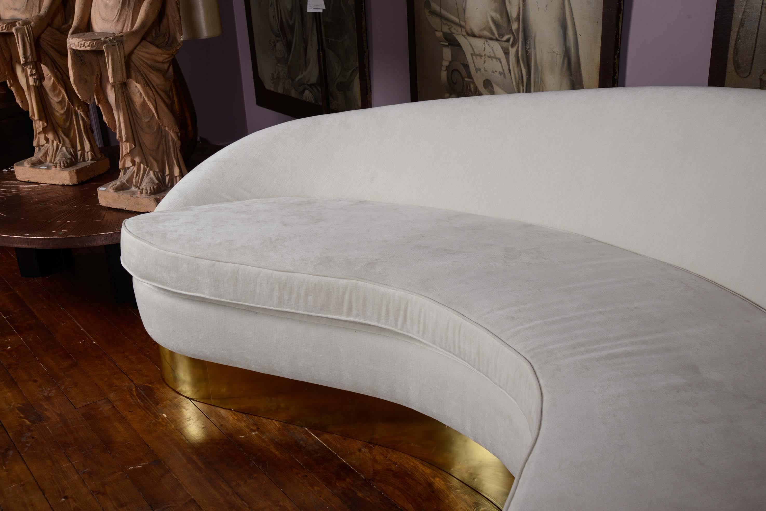 Brass and Fabric Curved Sofa In Excellent Condition In Saint-Ouen (PARIS), FR