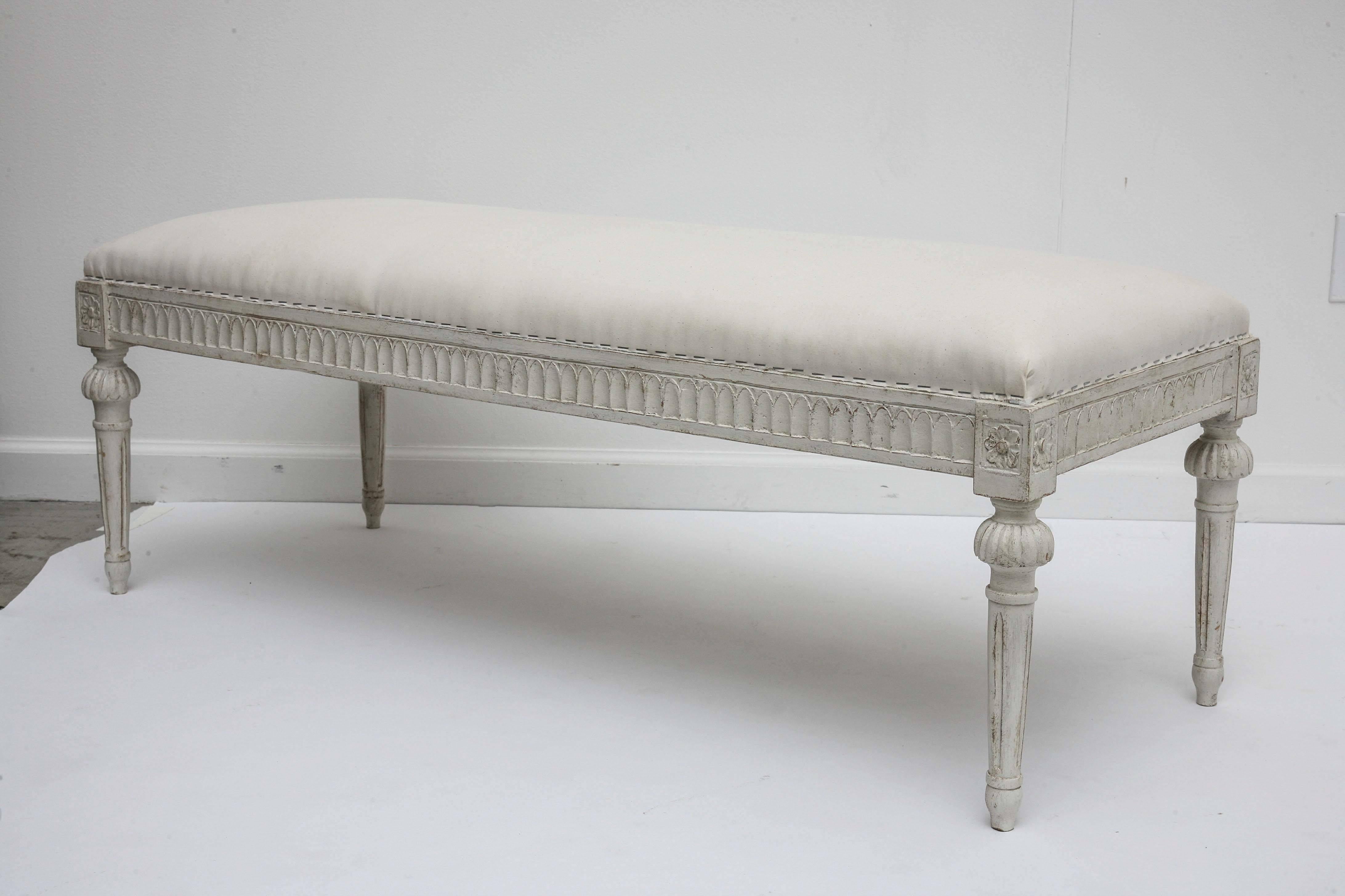Pair of Antique Swedish Gustavian Painted Benches, 19th Century In Good Condition In West Palm Beach, FL