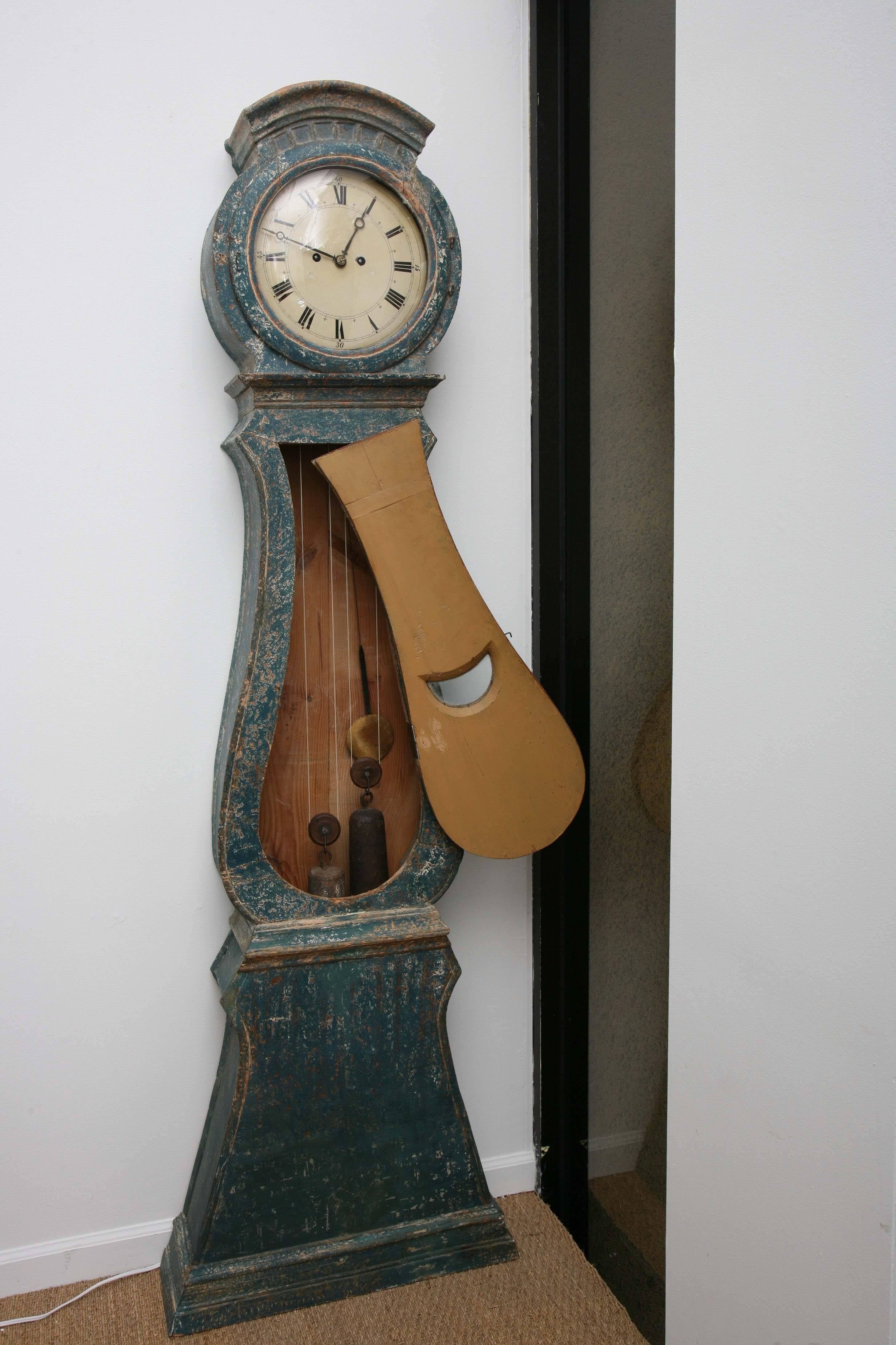 18th Century Antique Swedish Gustavian Moro Clock Painted Blue In Good Condition In West Palm Beach, FL