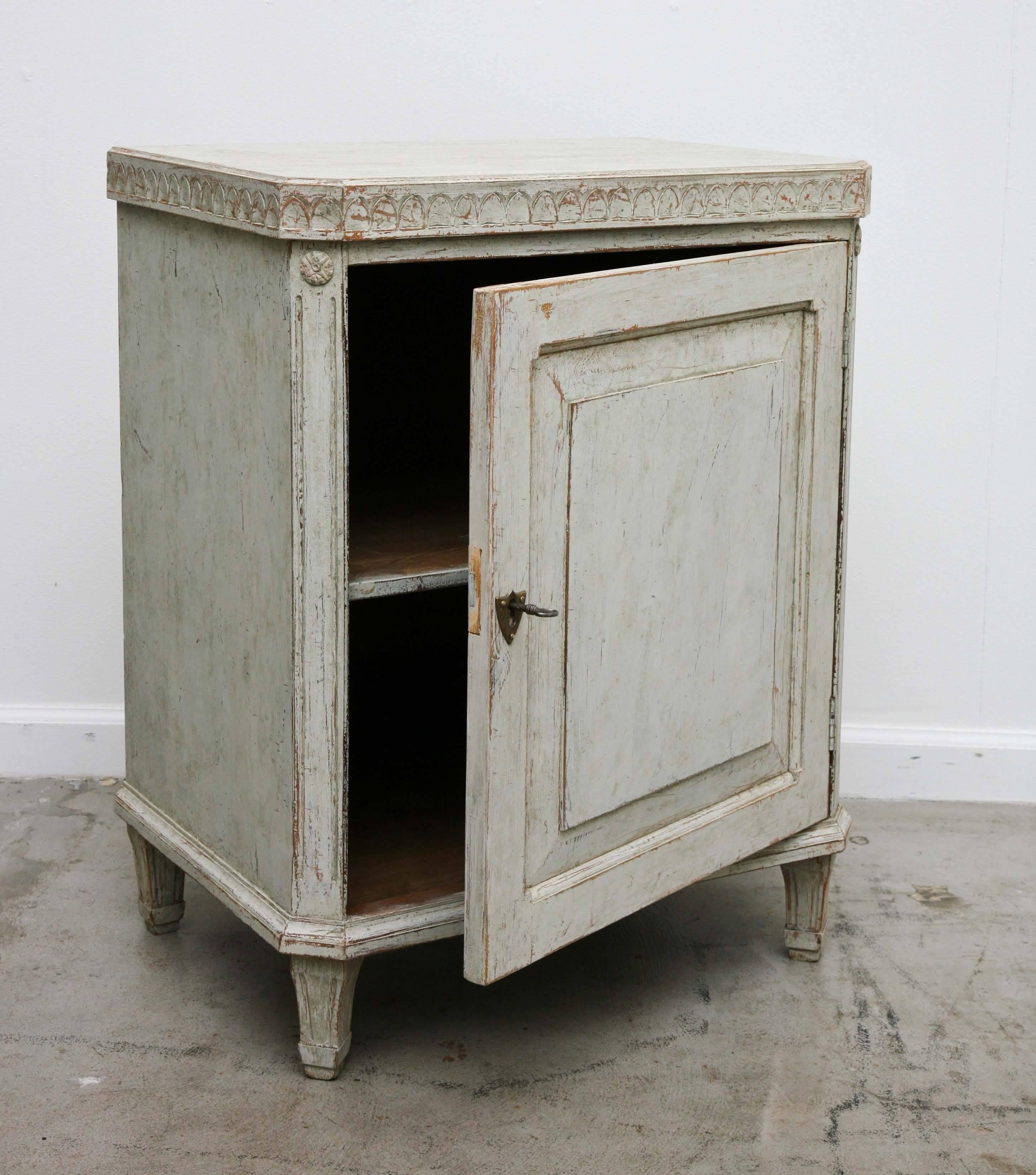 Pair of Swedish Antique Nightstands 19th Century In Good Condition In West Palm Beach, FL
