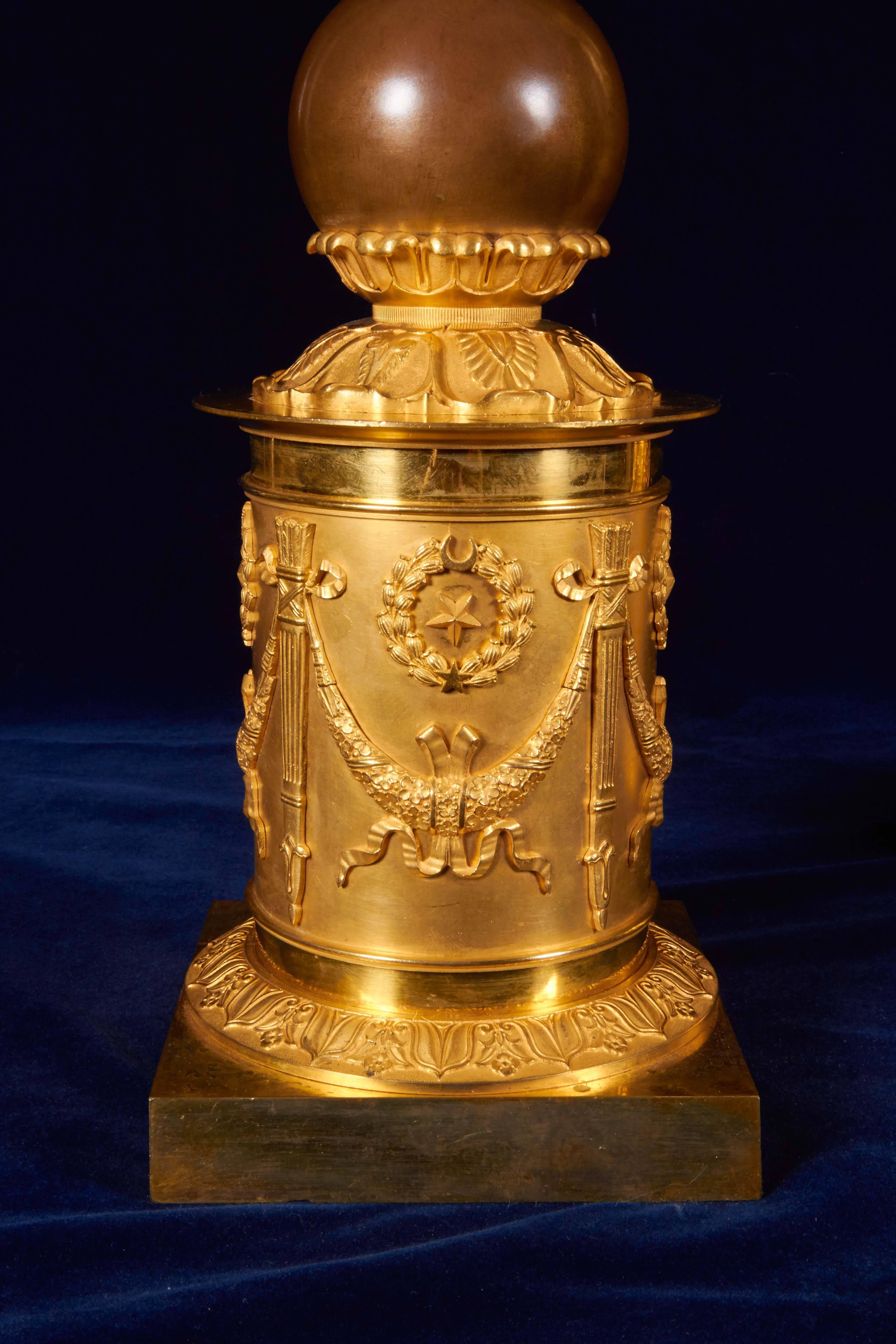 Français Paire de candélabres figuratifs en bronze Dor d'époque Empire français, vers 1810