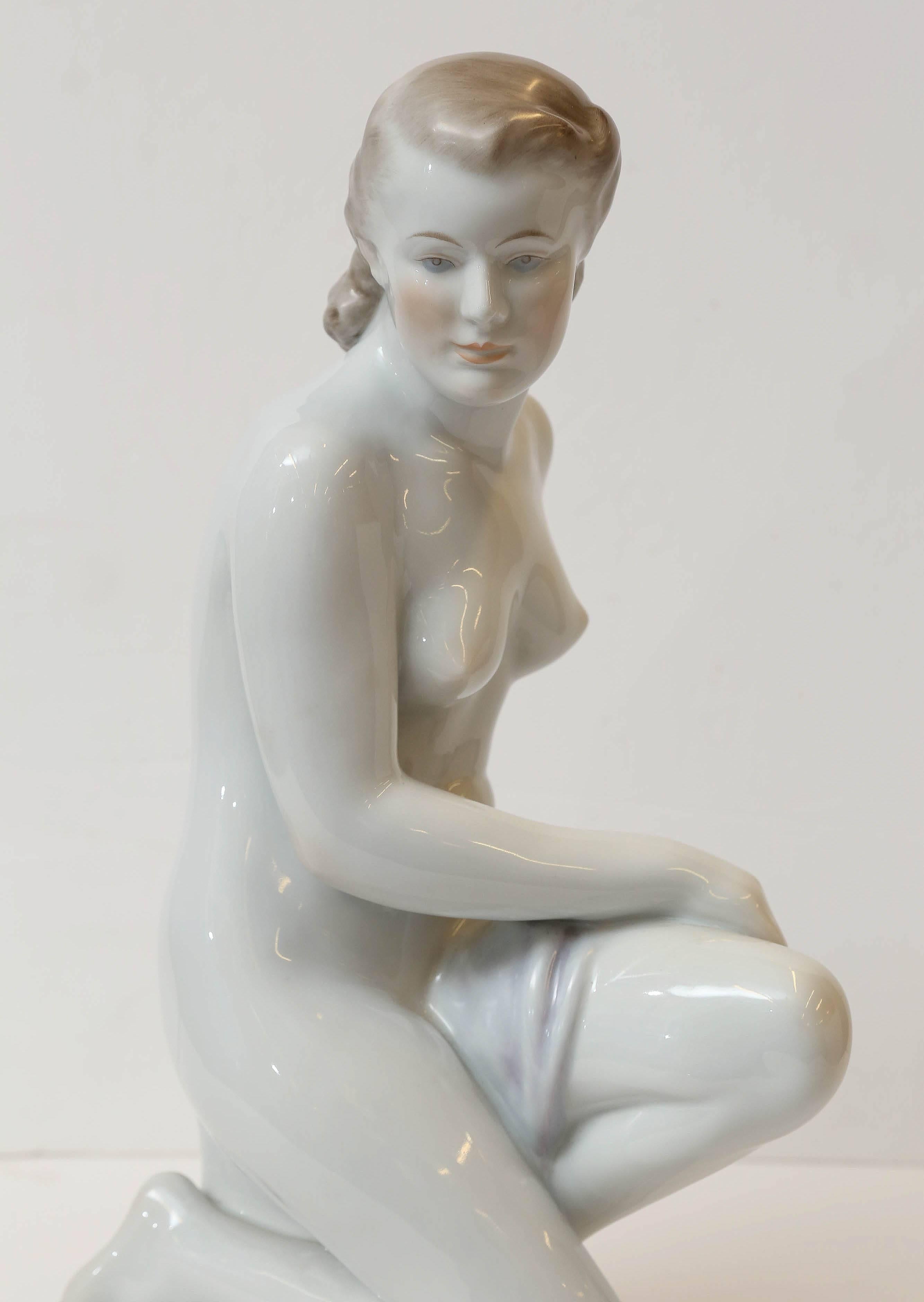 female nude figures