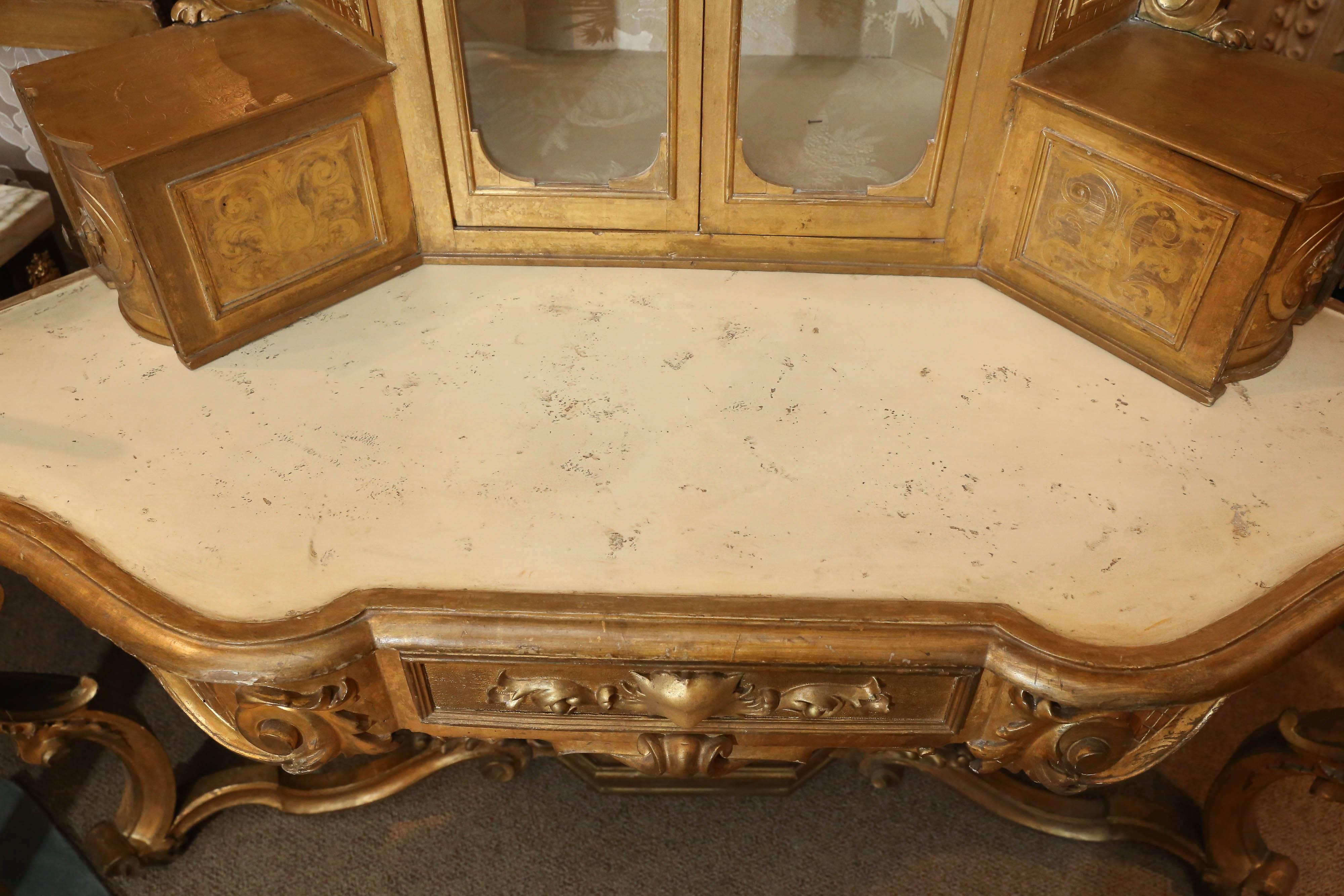 Giltwood Corner Console with  upper glass enclosed cabinet 19th Century, Italian 2