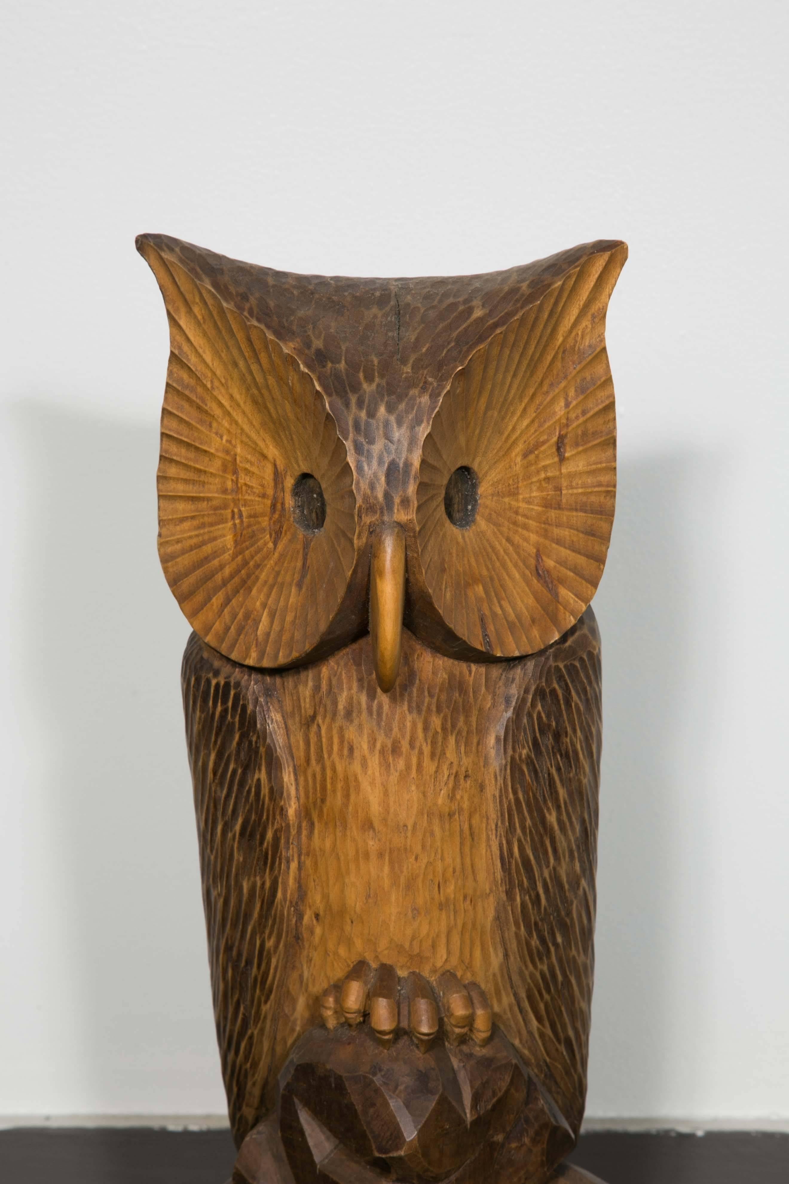 Large wood owl in stylized design.
Signed with a signature.
Funny attitude,
circa 1950.